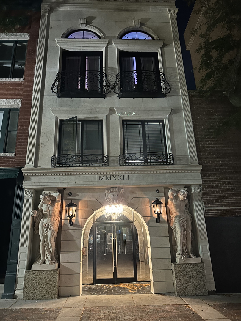 218 Washington Street #2, Waukegan, IL 60085
