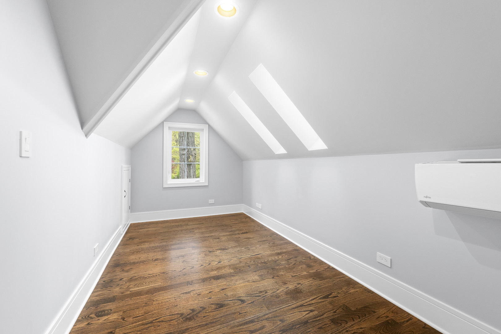 32 Lancaster Lane, Lincolnshire, IL 60069