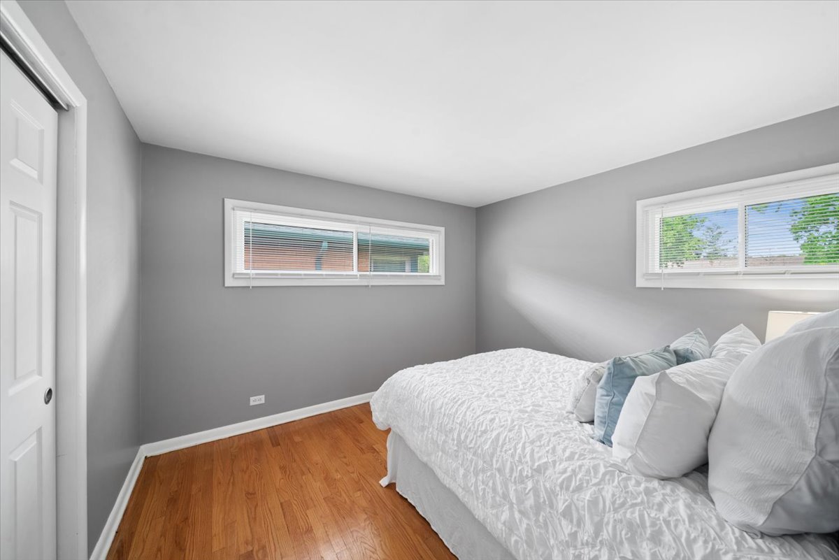 428 S BEVERLY Street, Wheaton, IL 60187