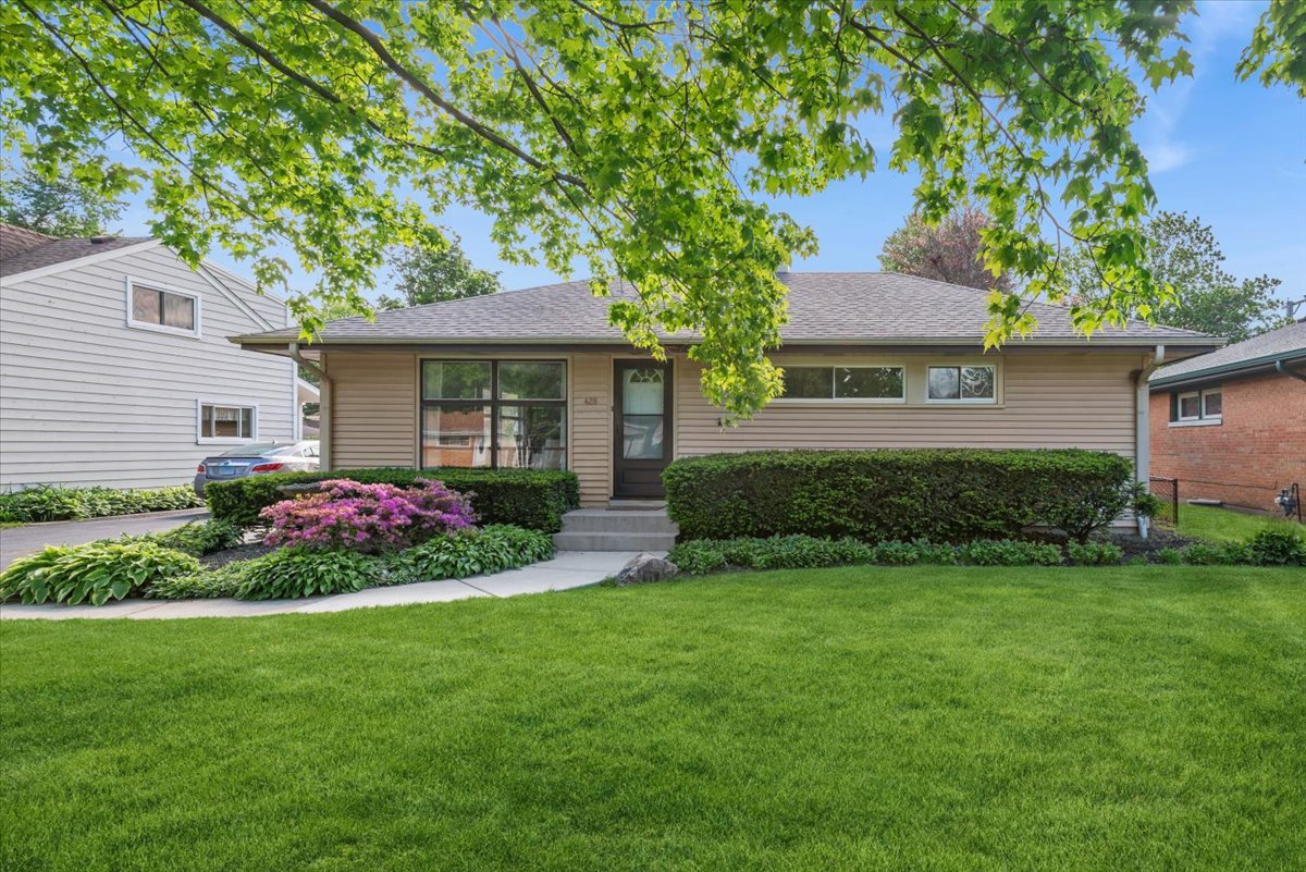428 S BEVERLY Street, Wheaton, IL 60187