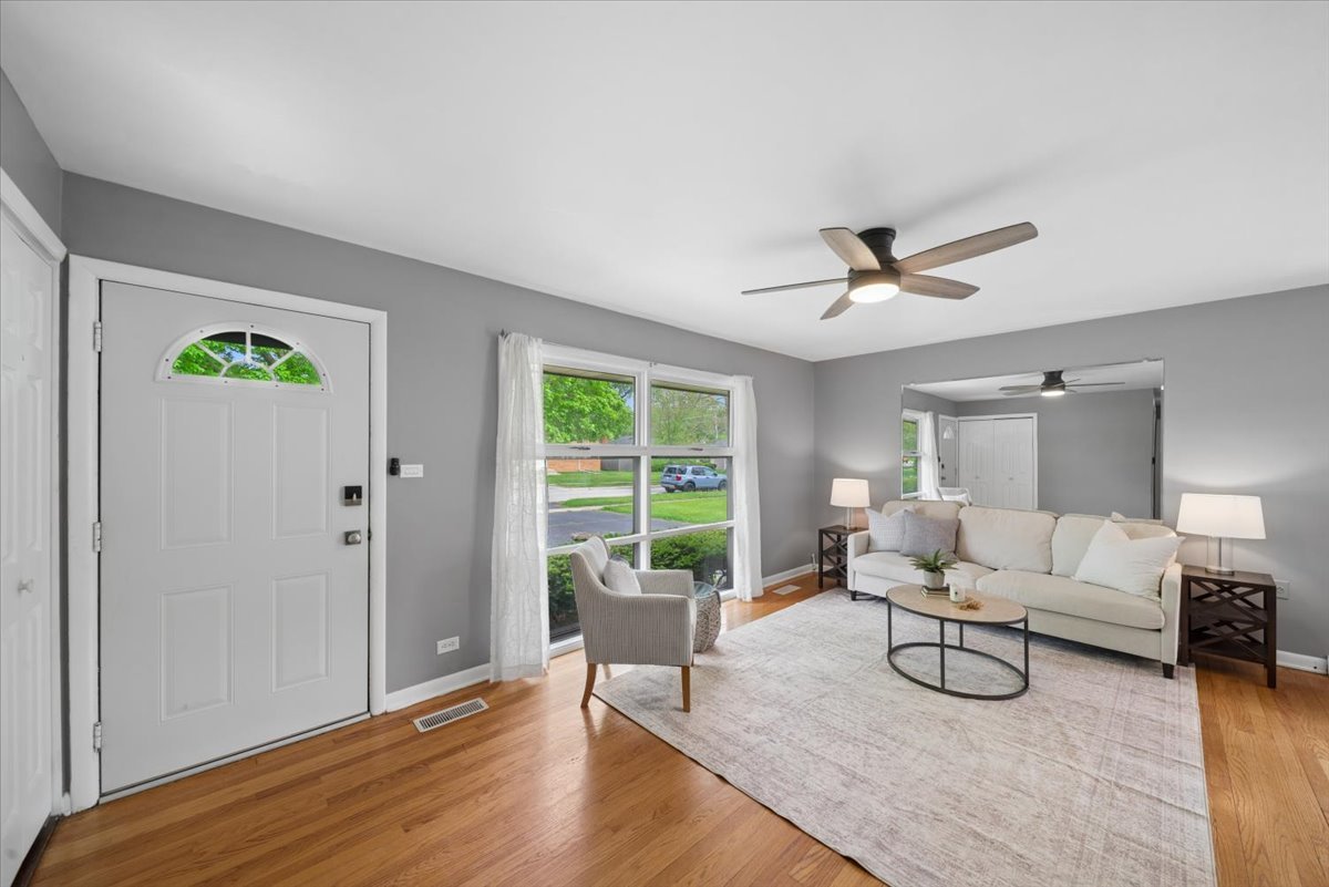 428 S BEVERLY Street, Wheaton, IL 60187