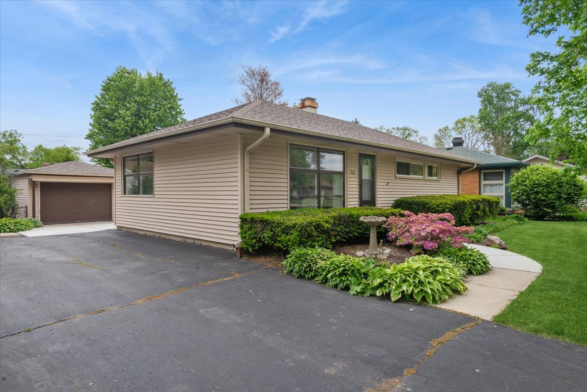 428 S BEVERLY Street, Wheaton, IL 60187