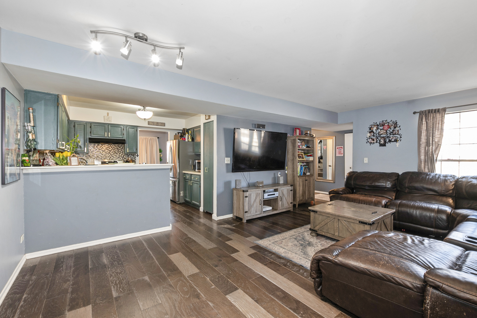 2108 Glasgow Court, Hanover Park, IL 60133