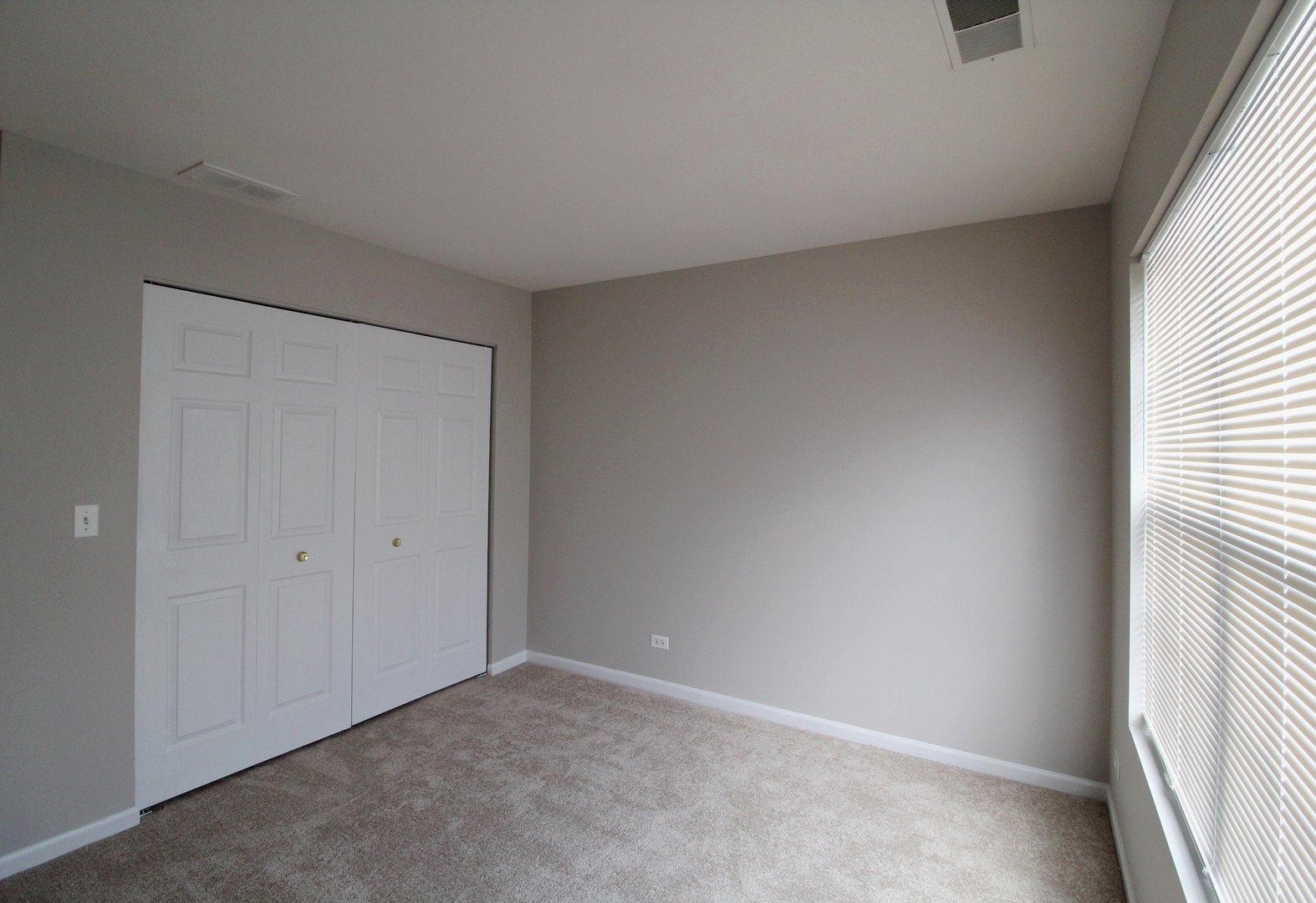 125 Station Park Circle #125, Grayslake, IL 60030