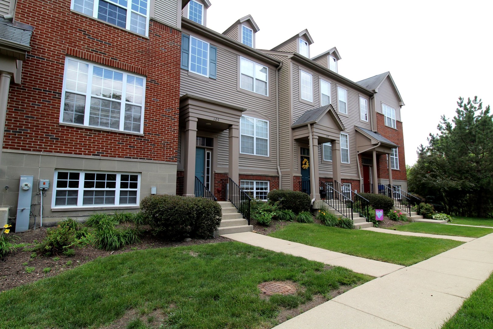 125 Station Park Circle #125, Grayslake, IL 60030