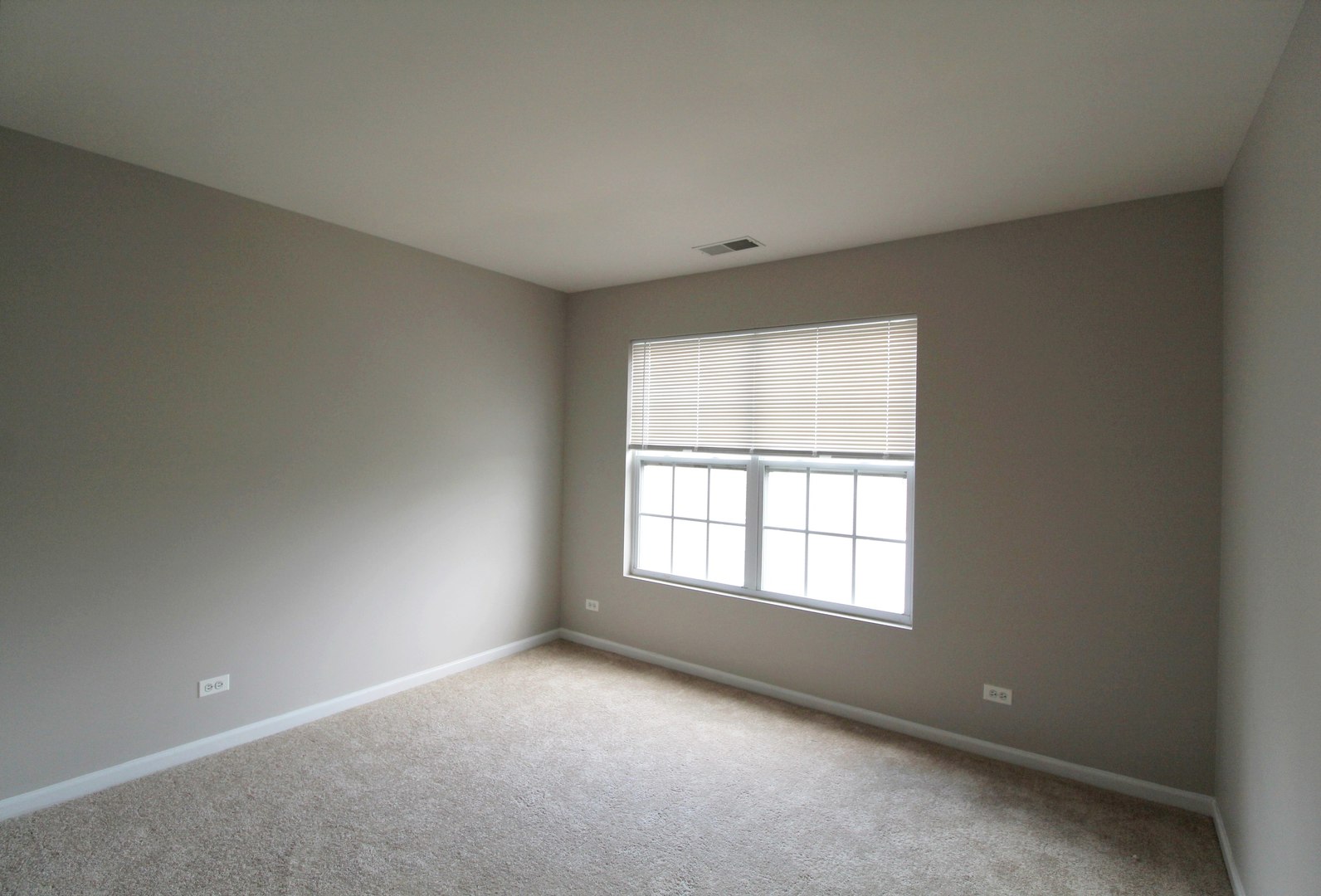 125 Station Park Circle #125, Grayslake, IL 60030