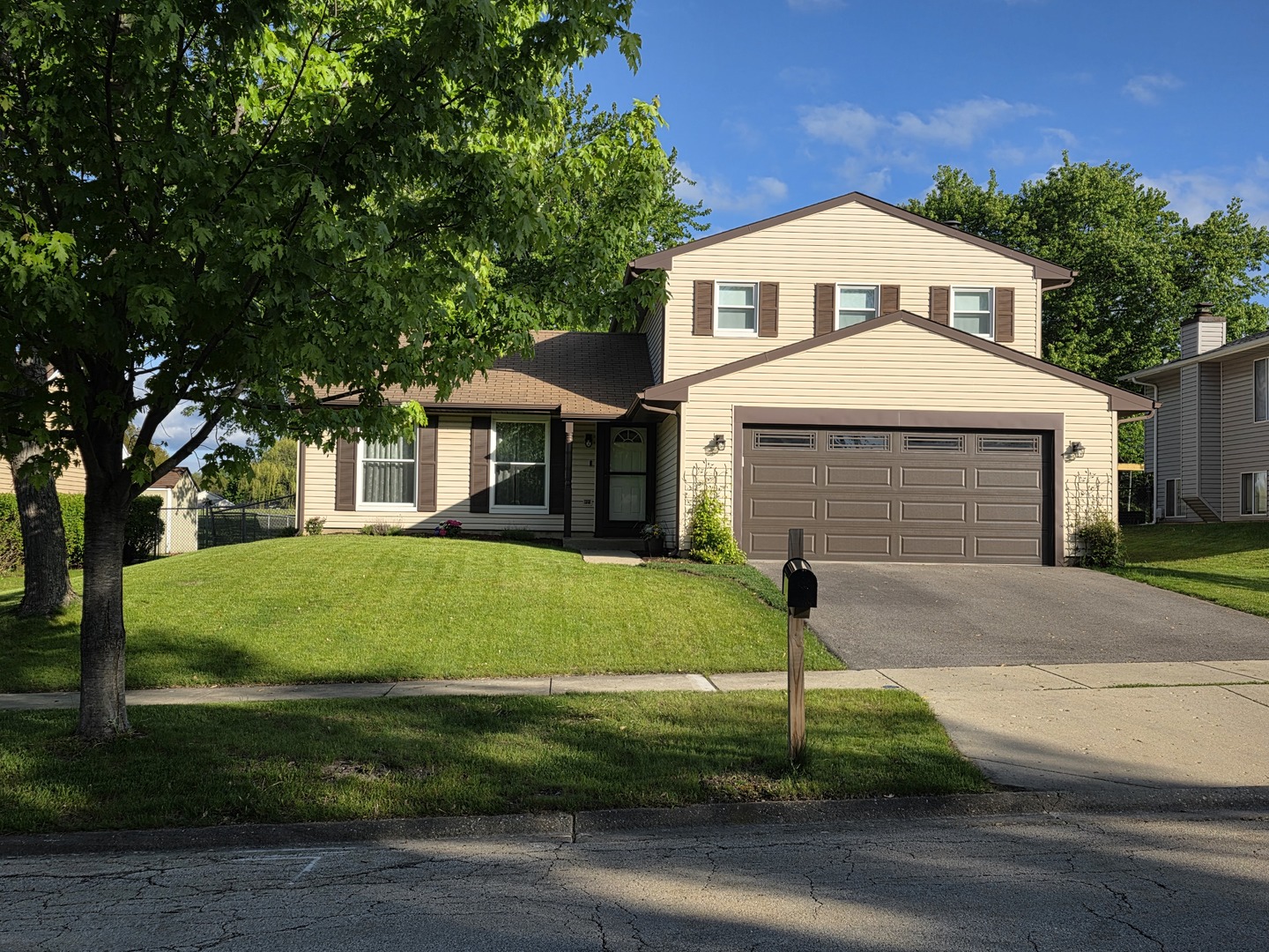 942 W Clearwater Street, Roselle, IL 60172