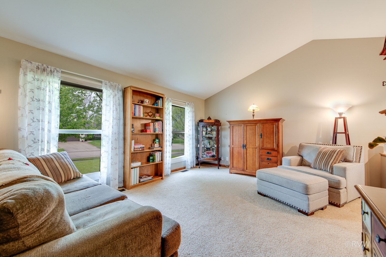 942 W Clearwater Street, Roselle, IL 60172