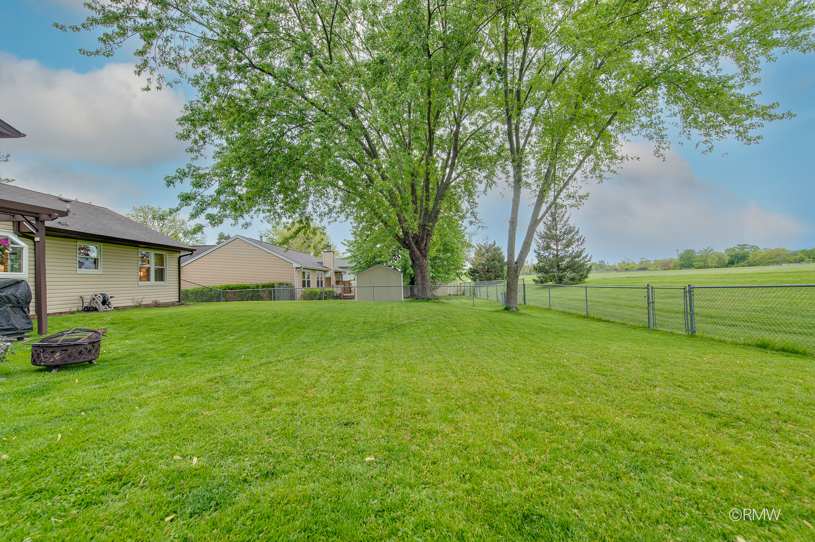 942 W Clearwater Street, Roselle, IL 60172