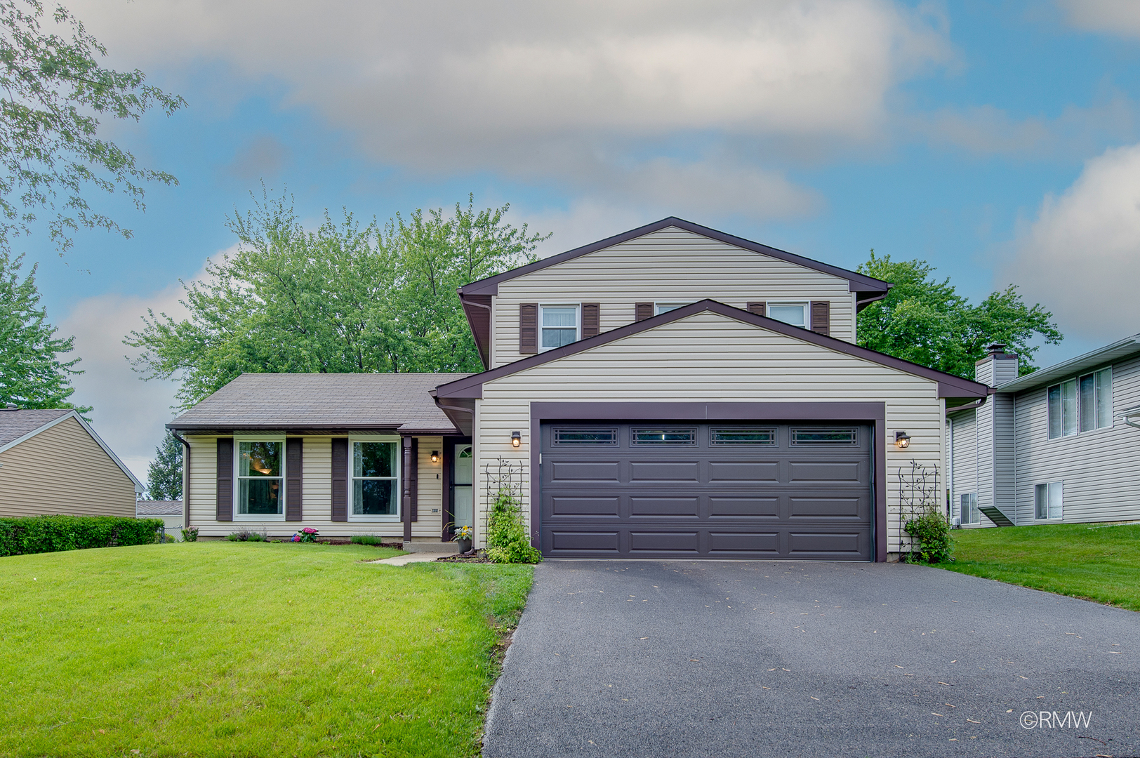 942 W Clearwater Street, Roselle, IL 60172