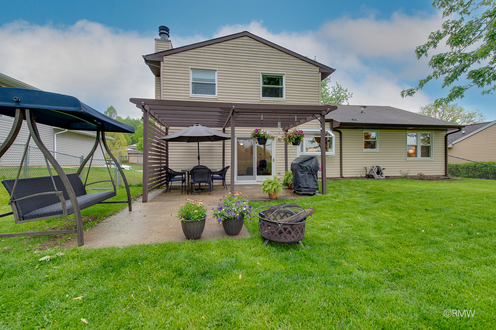 942 W Clearwater Street, Roselle, IL 60172