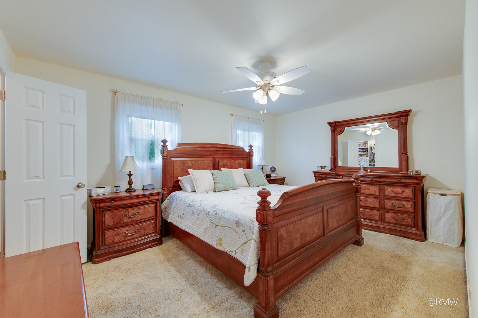942 W Clearwater Street, Roselle, IL 60172