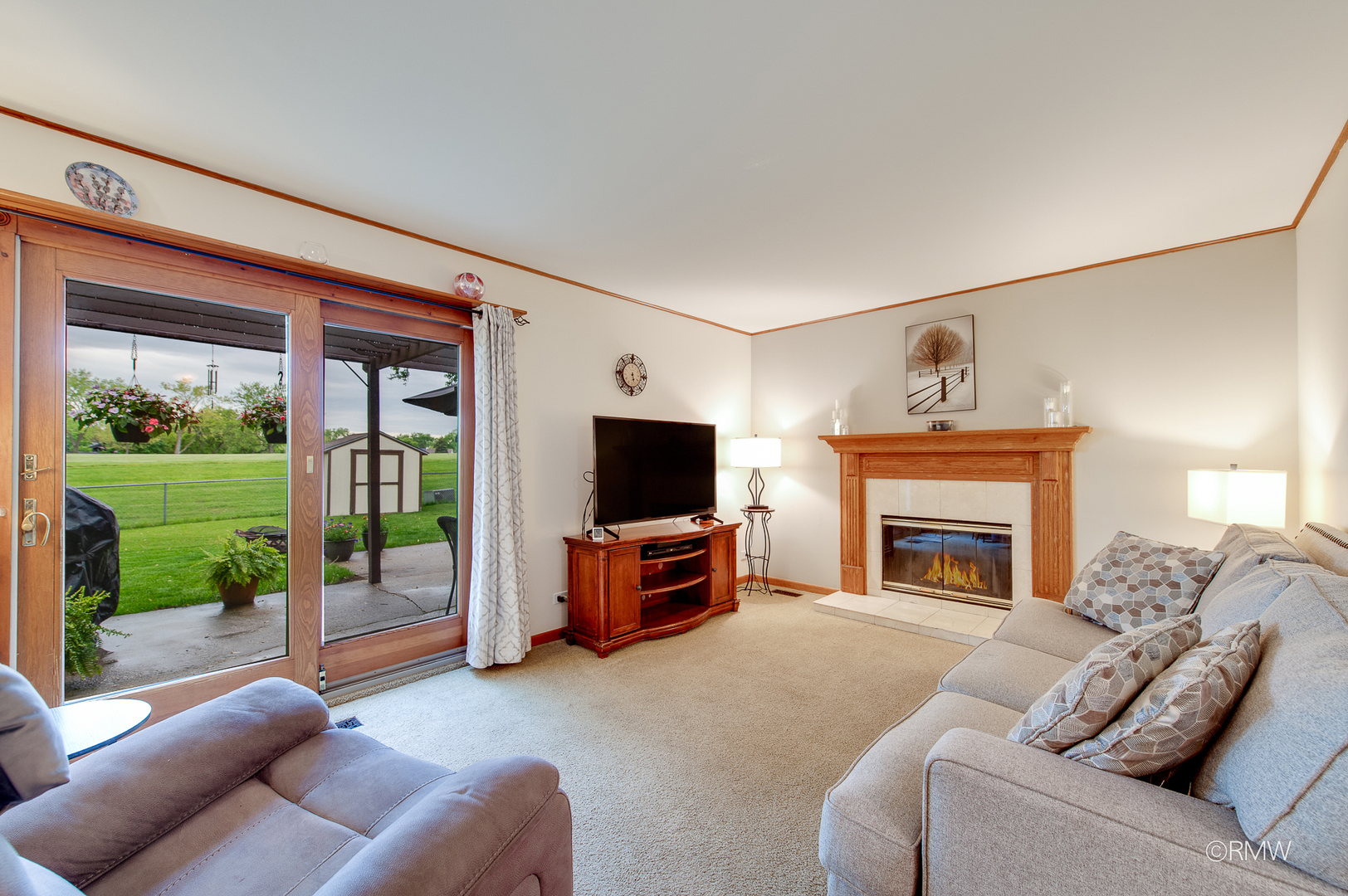 942 W Clearwater Street, Roselle, IL 60172