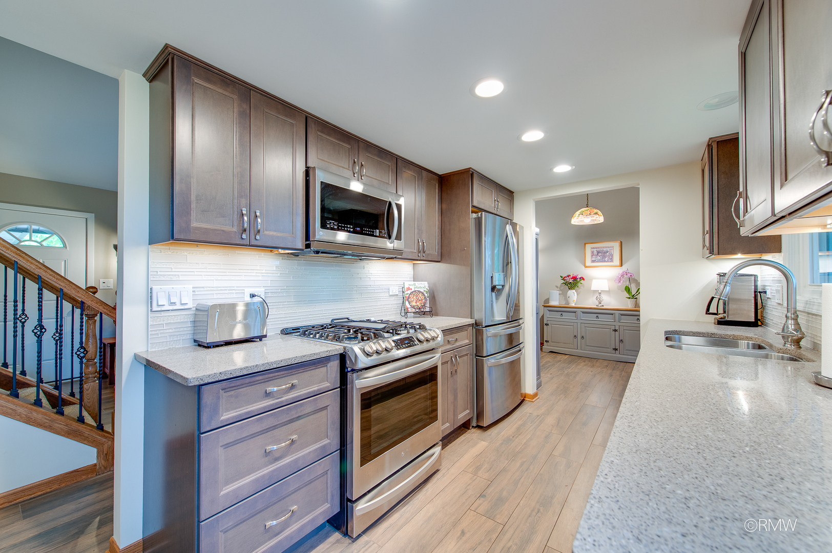 942 W Clearwater Street, Roselle, IL 60172