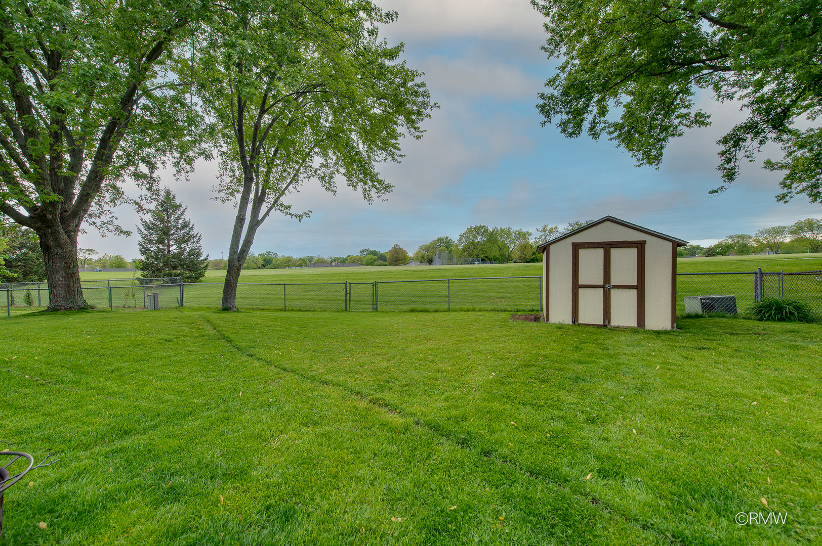 942 W Clearwater Street, Roselle, IL 60172