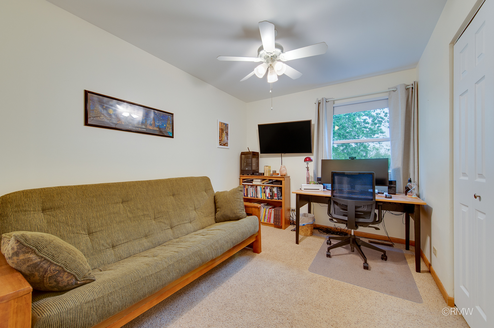 942 W Clearwater Street, Roselle, IL 60172