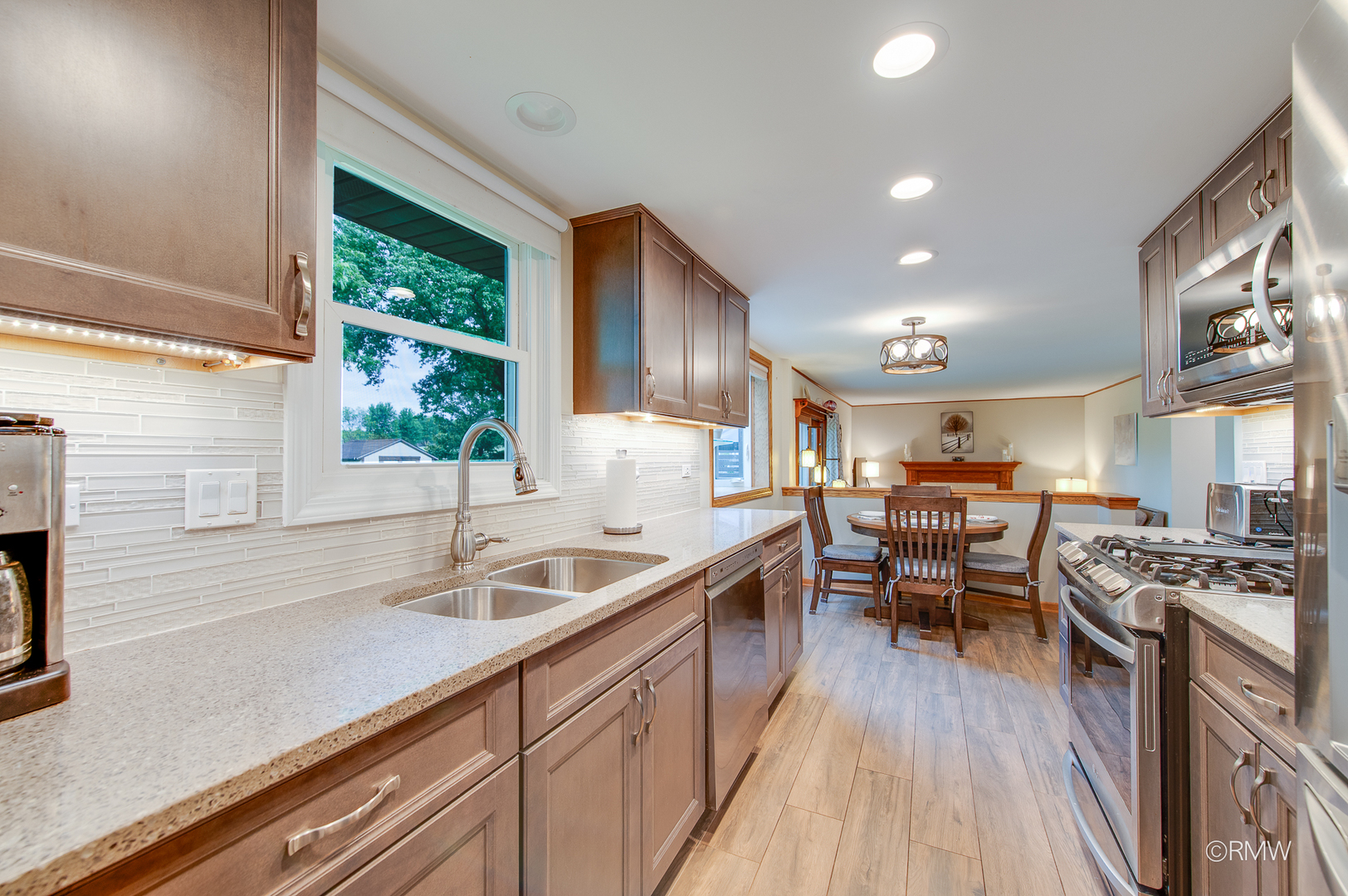 942 W Clearwater Street, Roselle, IL 60172