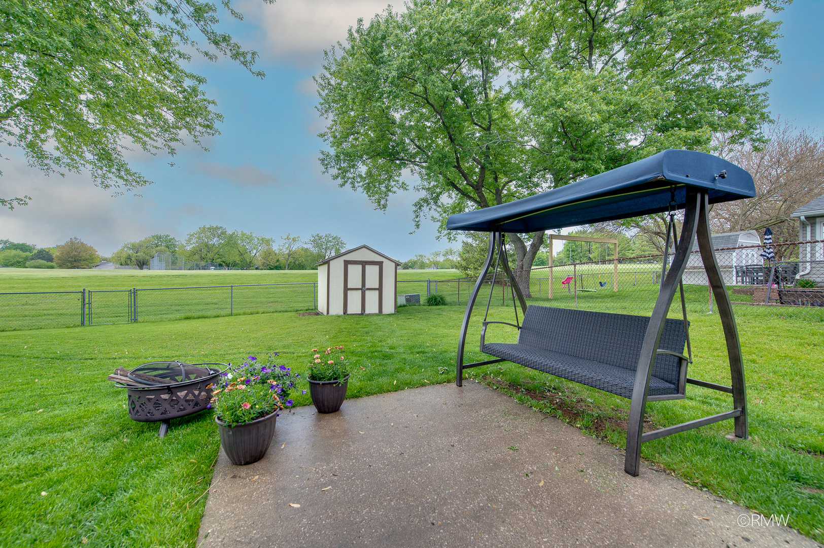 942 W Clearwater Street, Roselle, IL 60172