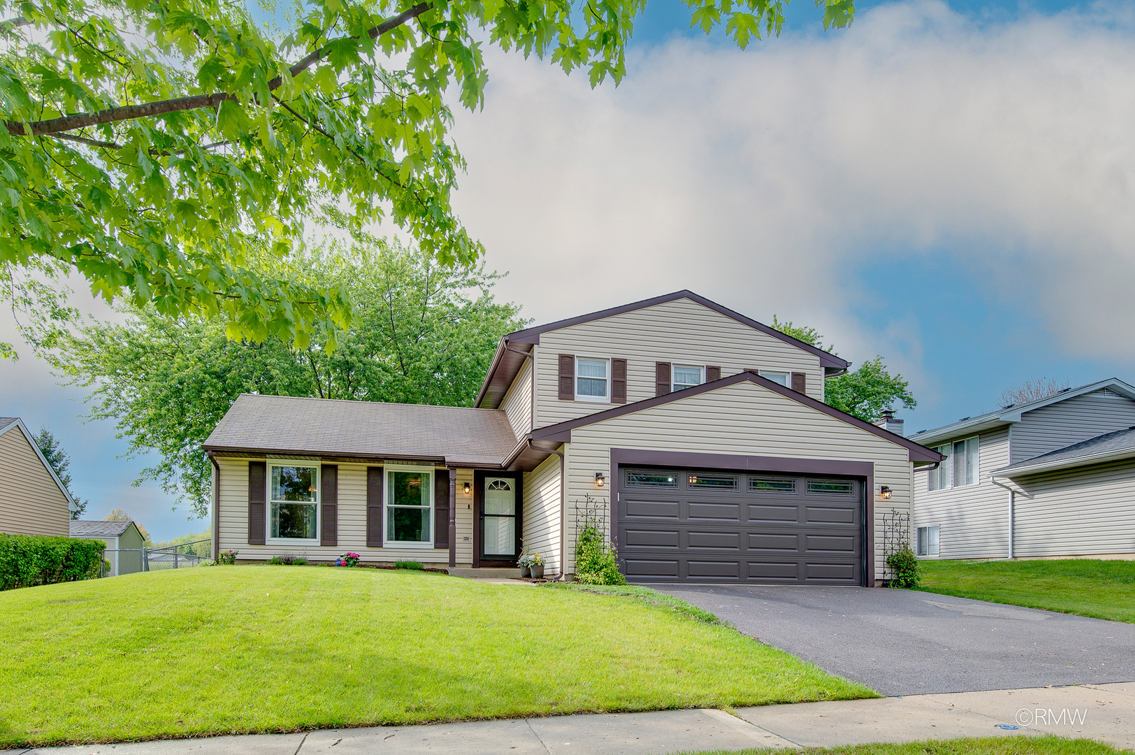 942 W Clearwater Street, Roselle, IL 60172