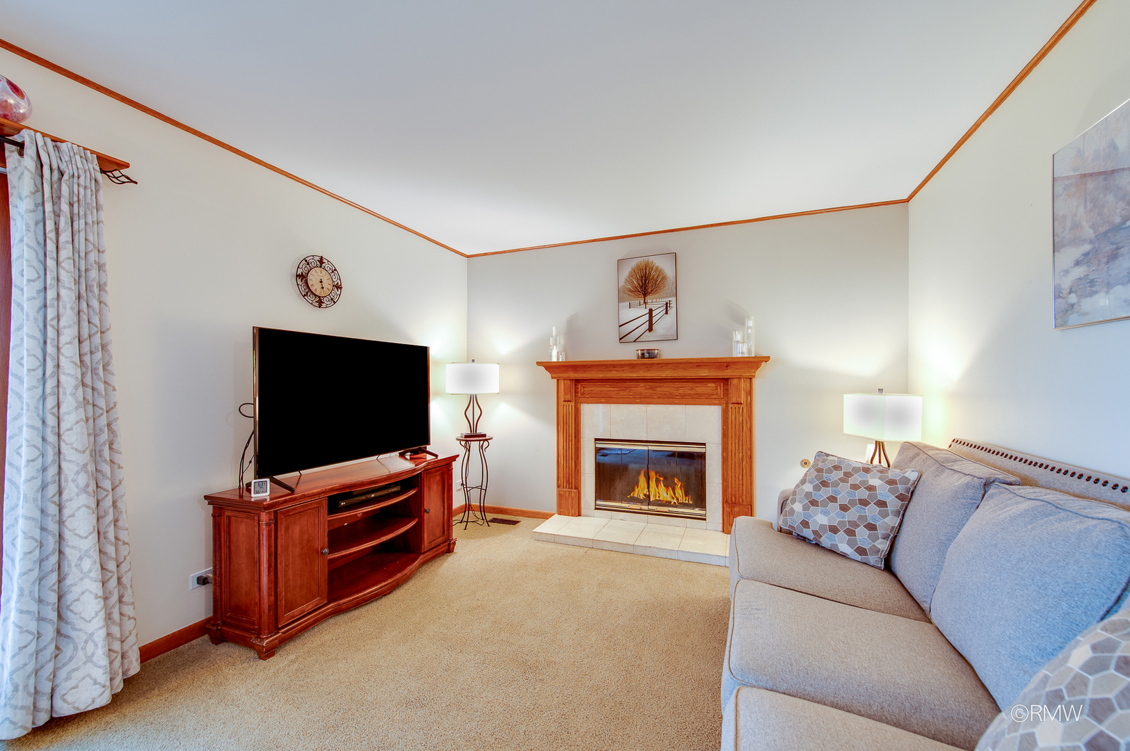 942 W Clearwater Street, Roselle, IL 60172