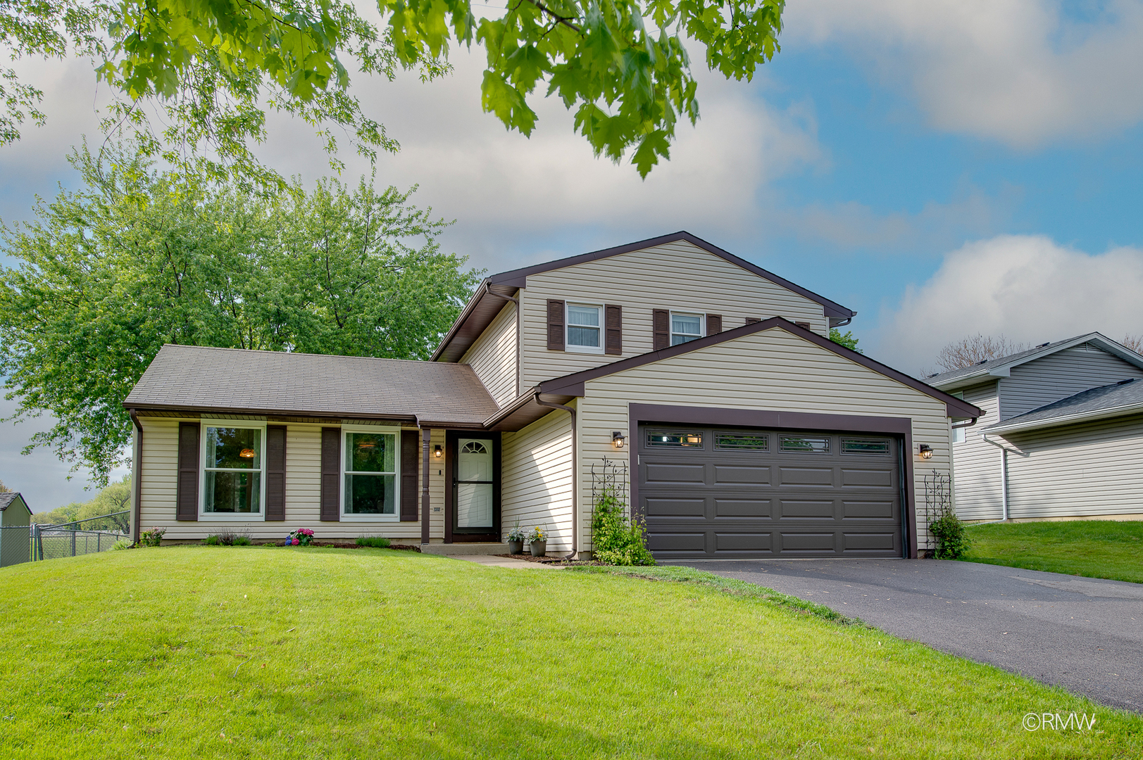942 W Clearwater Street, Roselle, IL 60172