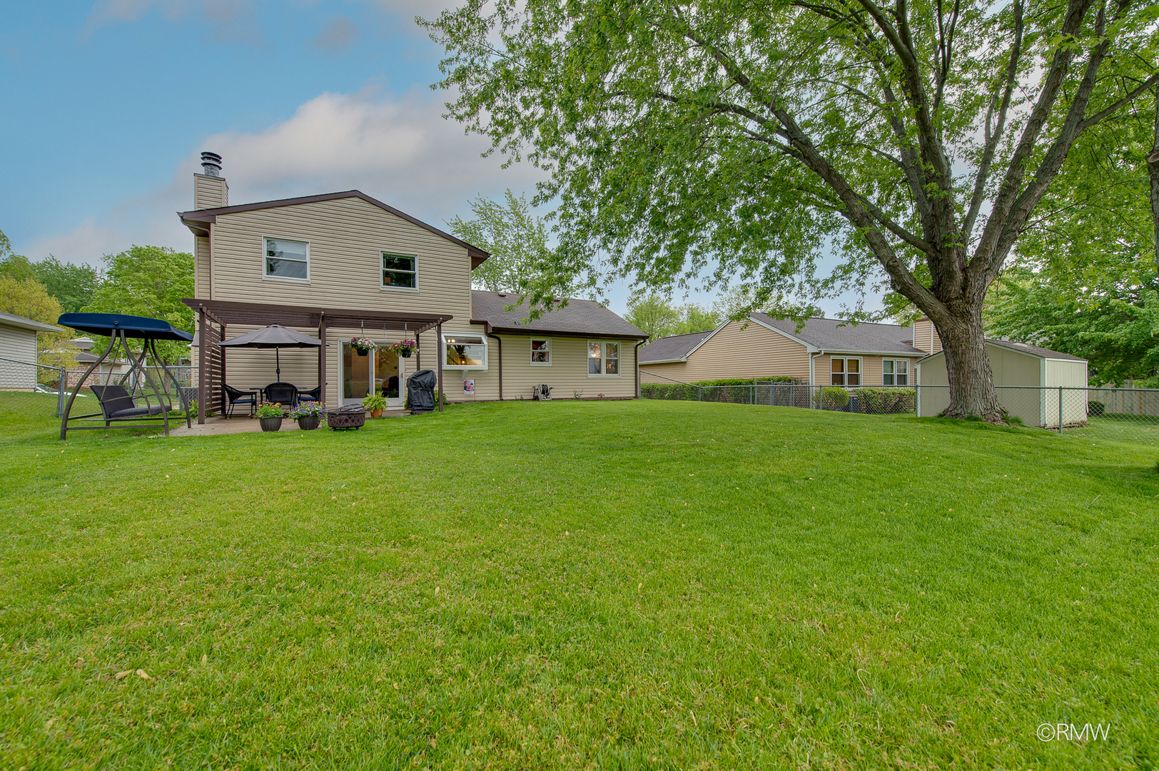 942 W Clearwater Street, Roselle, IL 60172