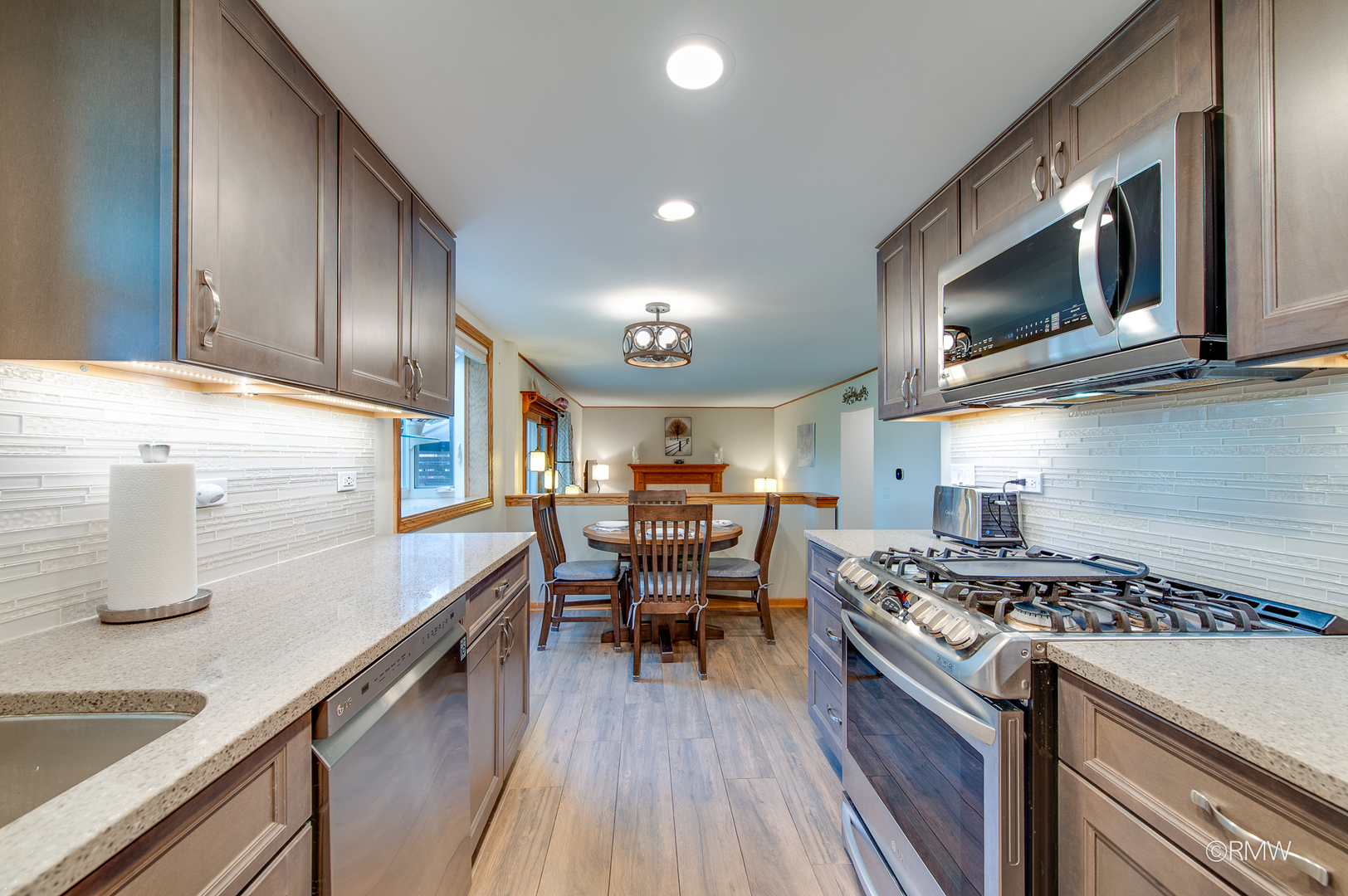 942 W Clearwater Street, Roselle, IL 60172