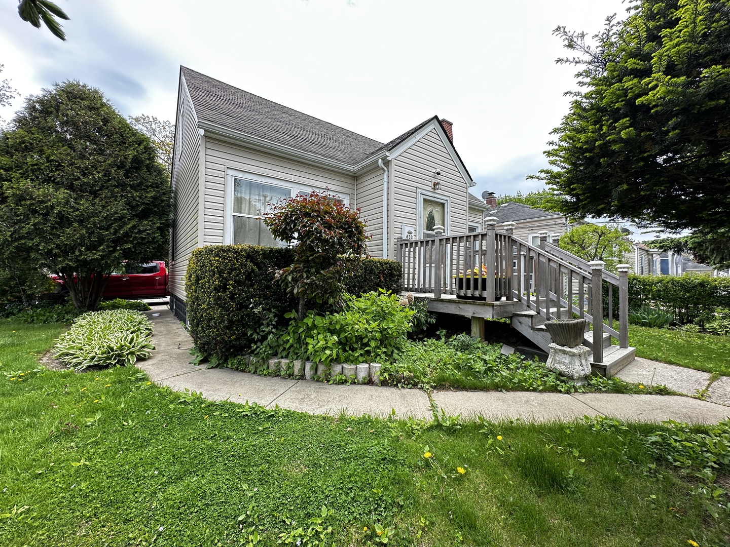 633 S Elmwood Avenue, Waukegan, IL 60085