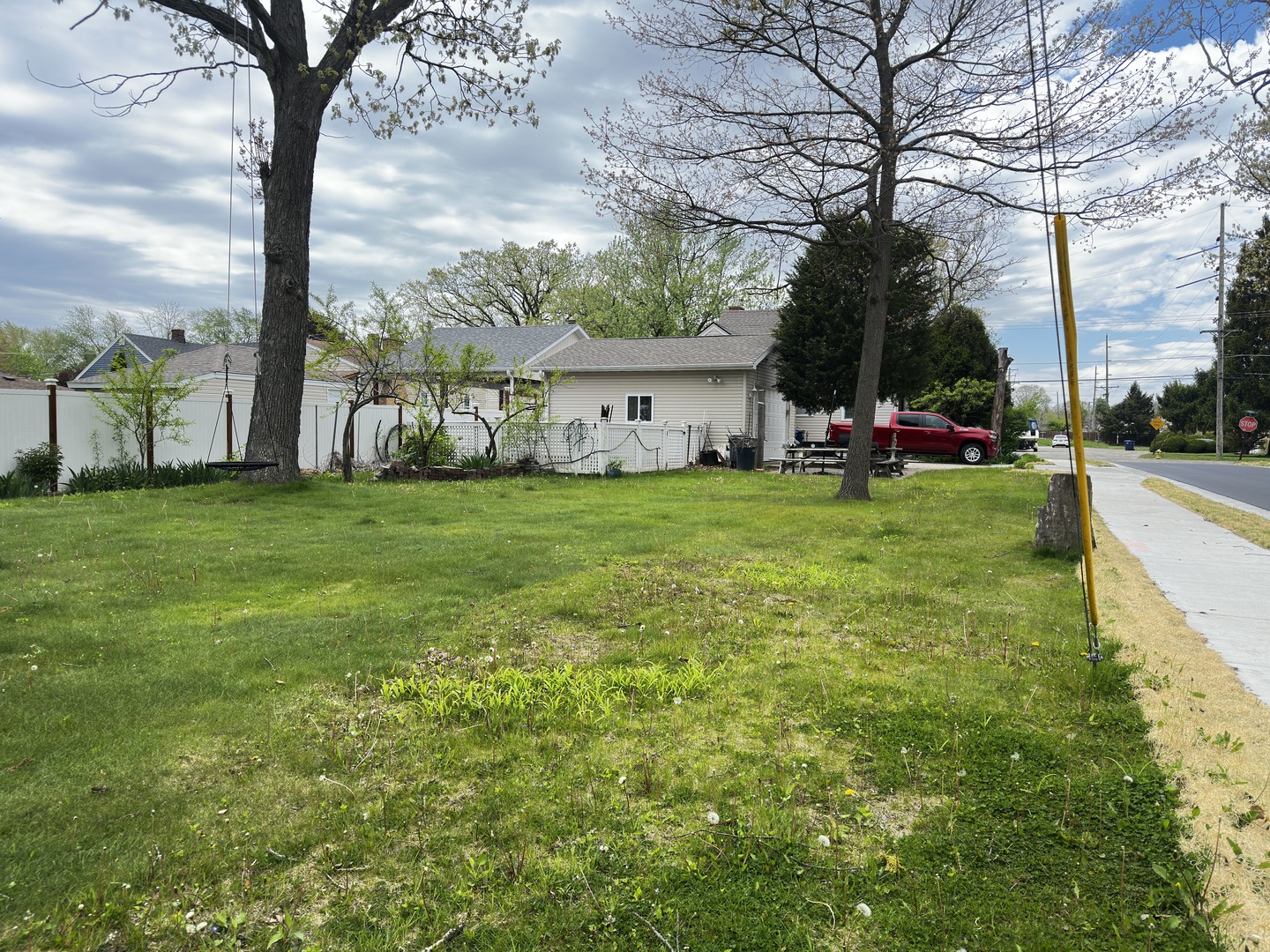 633 S Elmwood Avenue, Waukegan, IL 60085