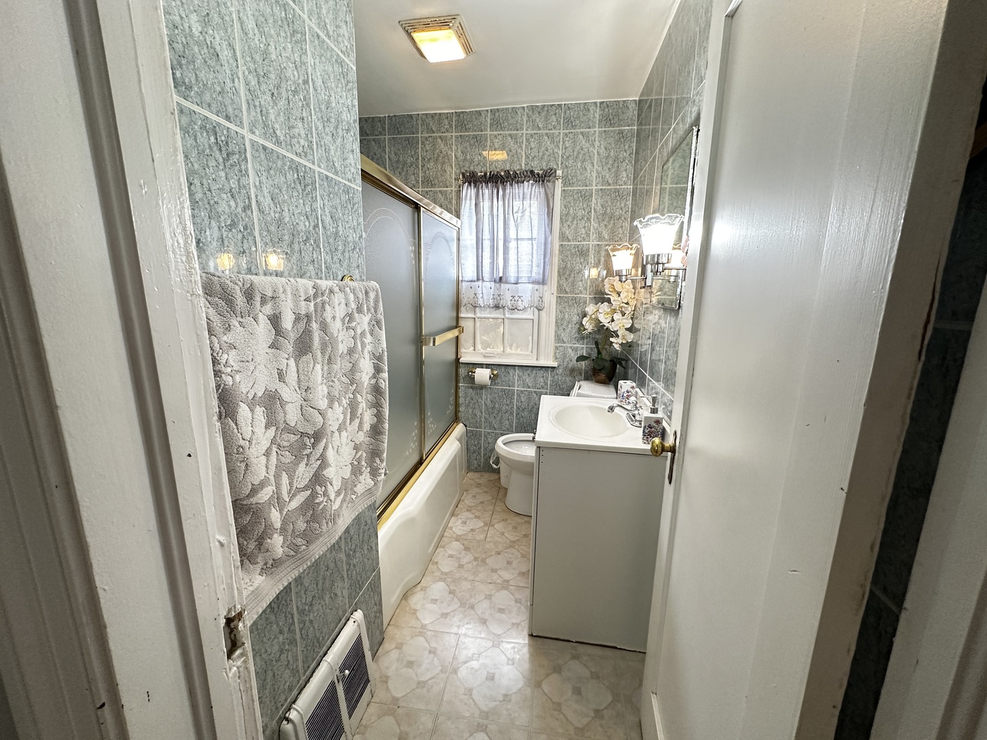 633 S Elmwood Avenue, Waukegan, IL 60085