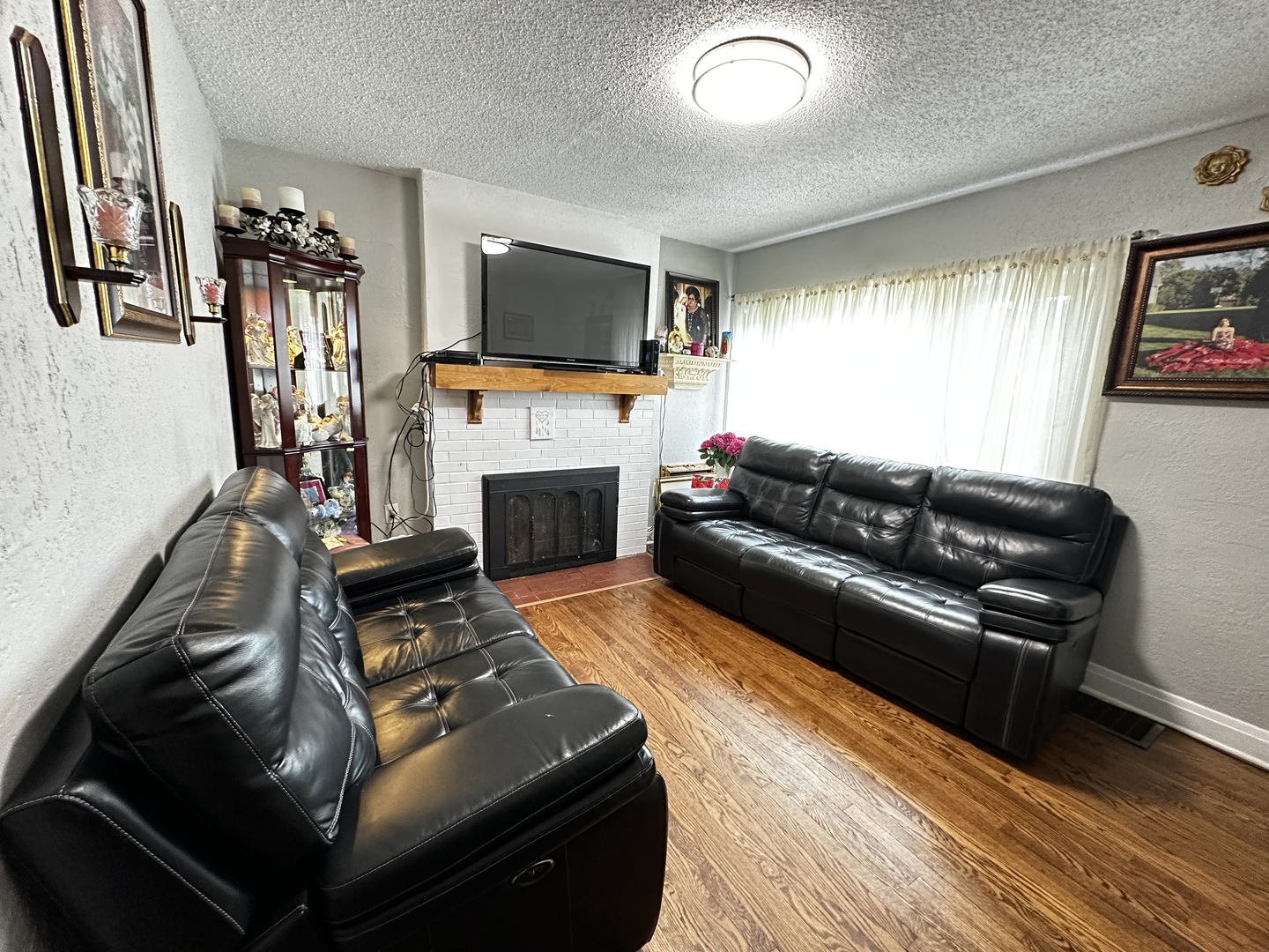633 S Elmwood Avenue, Waukegan, IL 60085