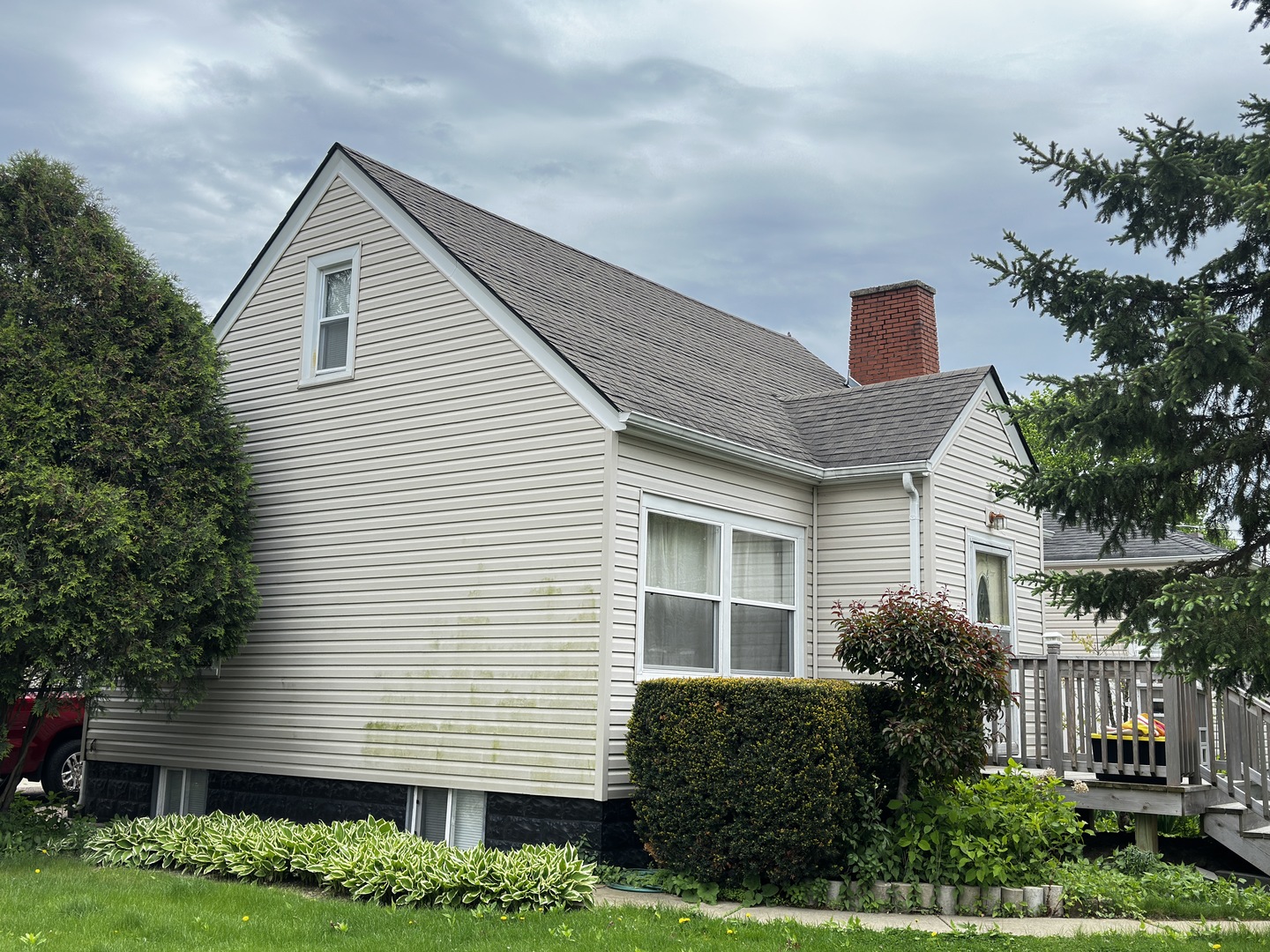 633 S Elmwood Avenue, Waukegan, IL 60085