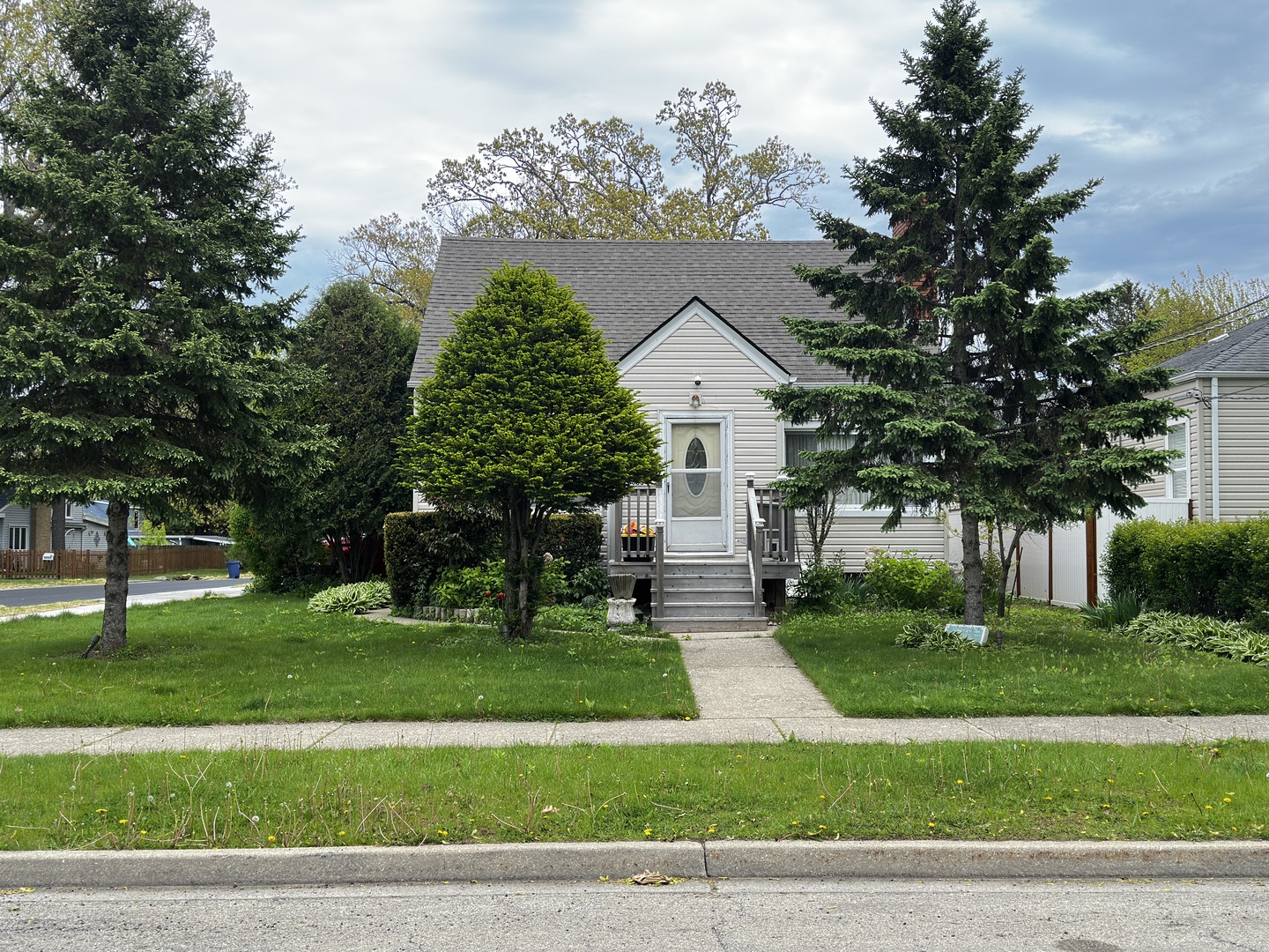 633 S Elmwood Avenue, Waukegan, IL 60085