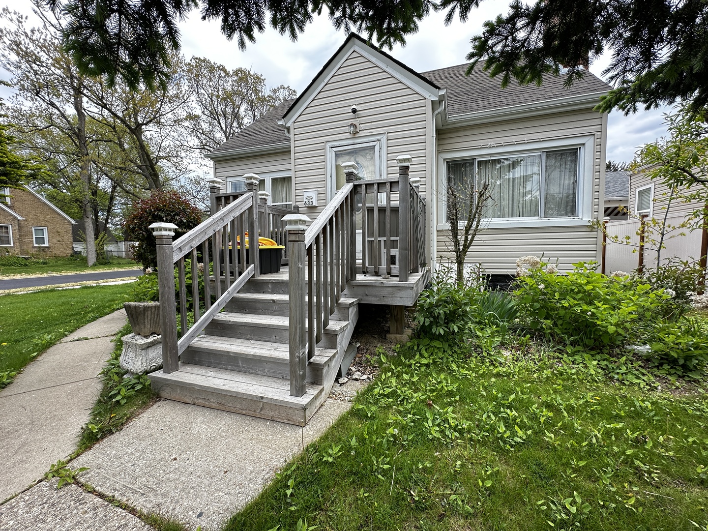 633 S Elmwood Avenue, Waukegan, IL 60085