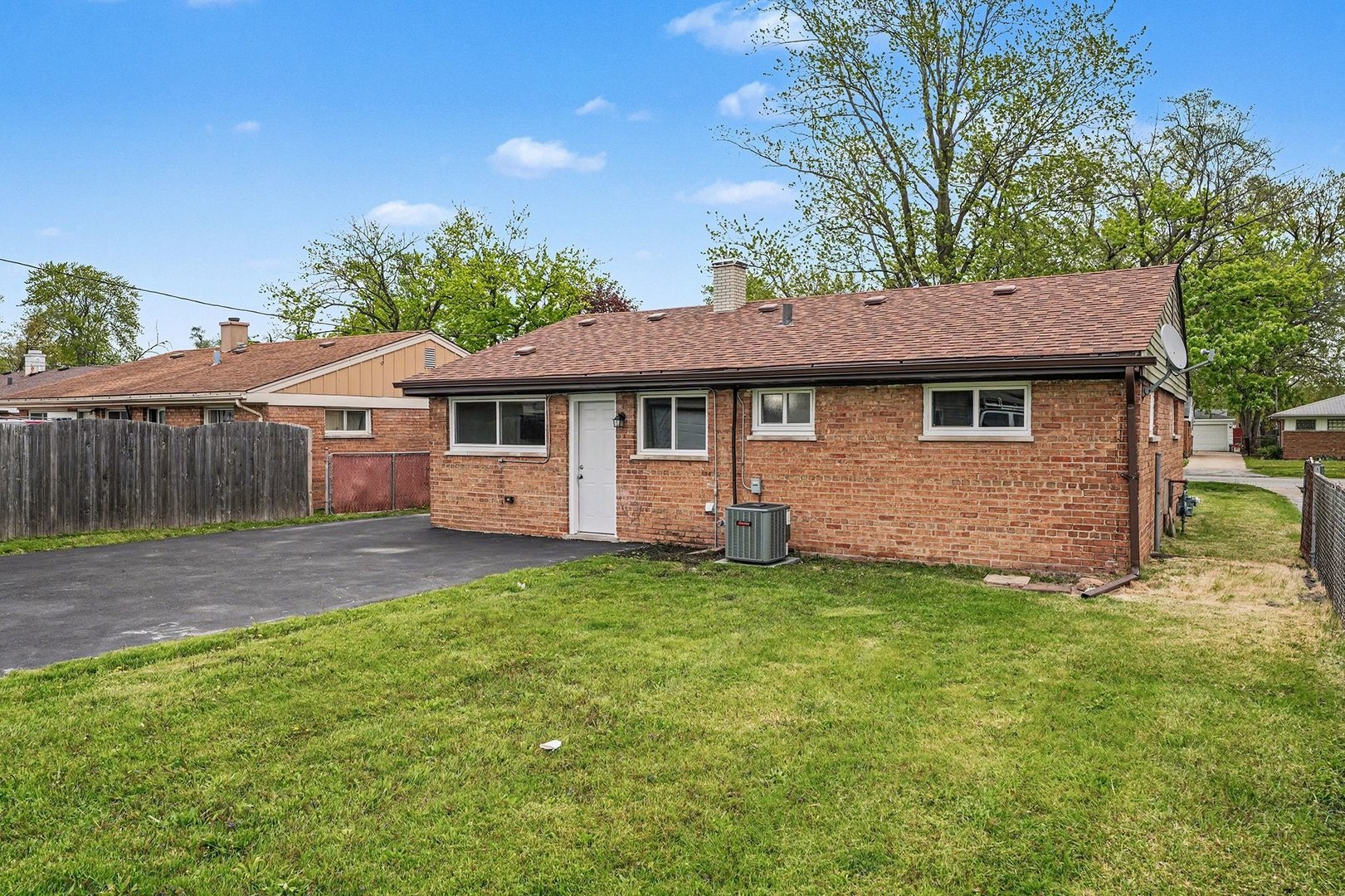 17332 Lorenz Avenue, Lansing, IL 60438