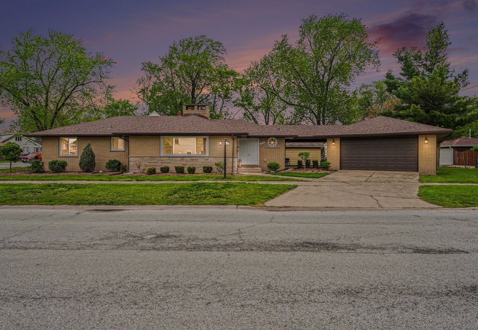 18289 Burnham Avenue, Lansing, IL 60438