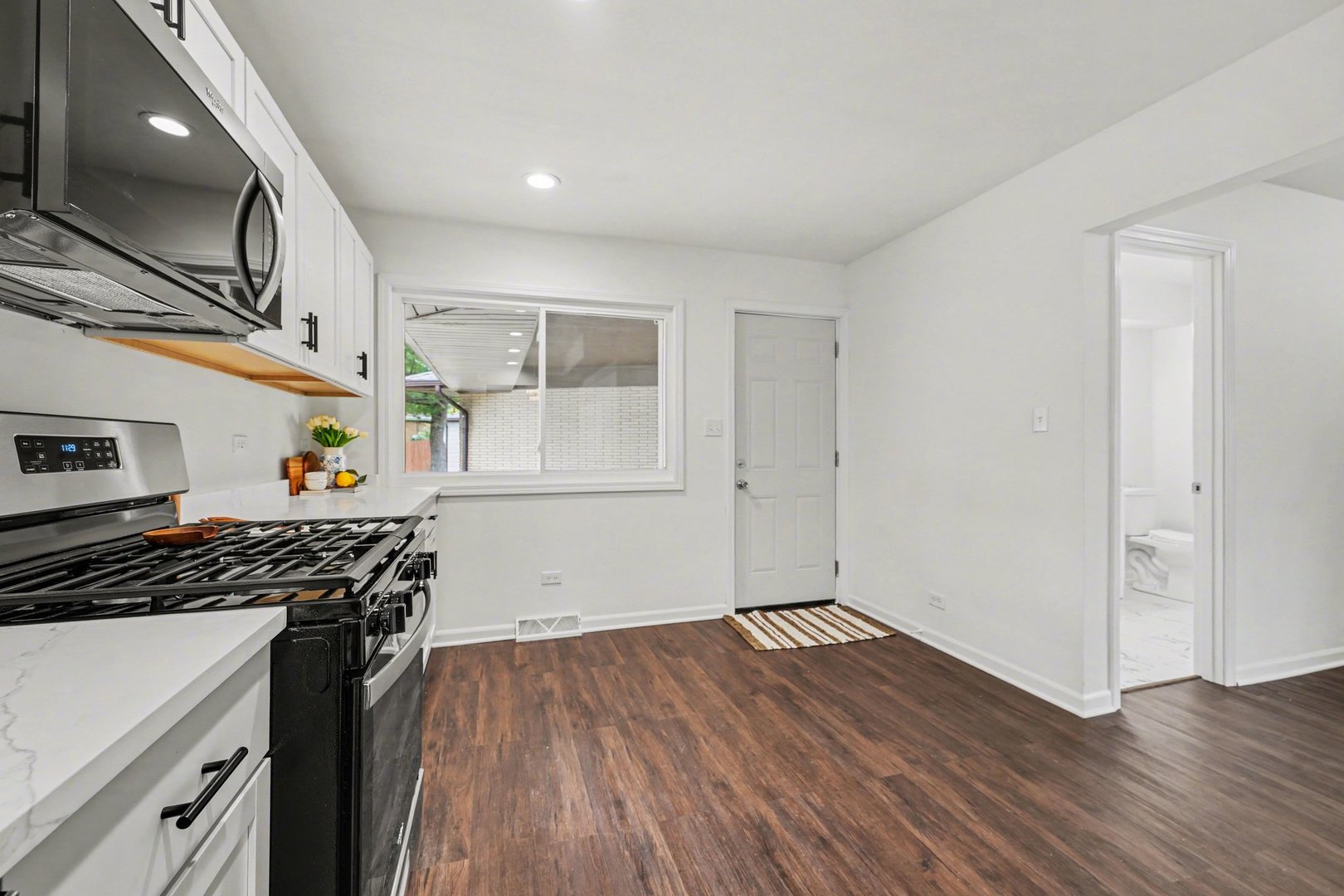 18289 Burnham Avenue, Lansing, IL 60438