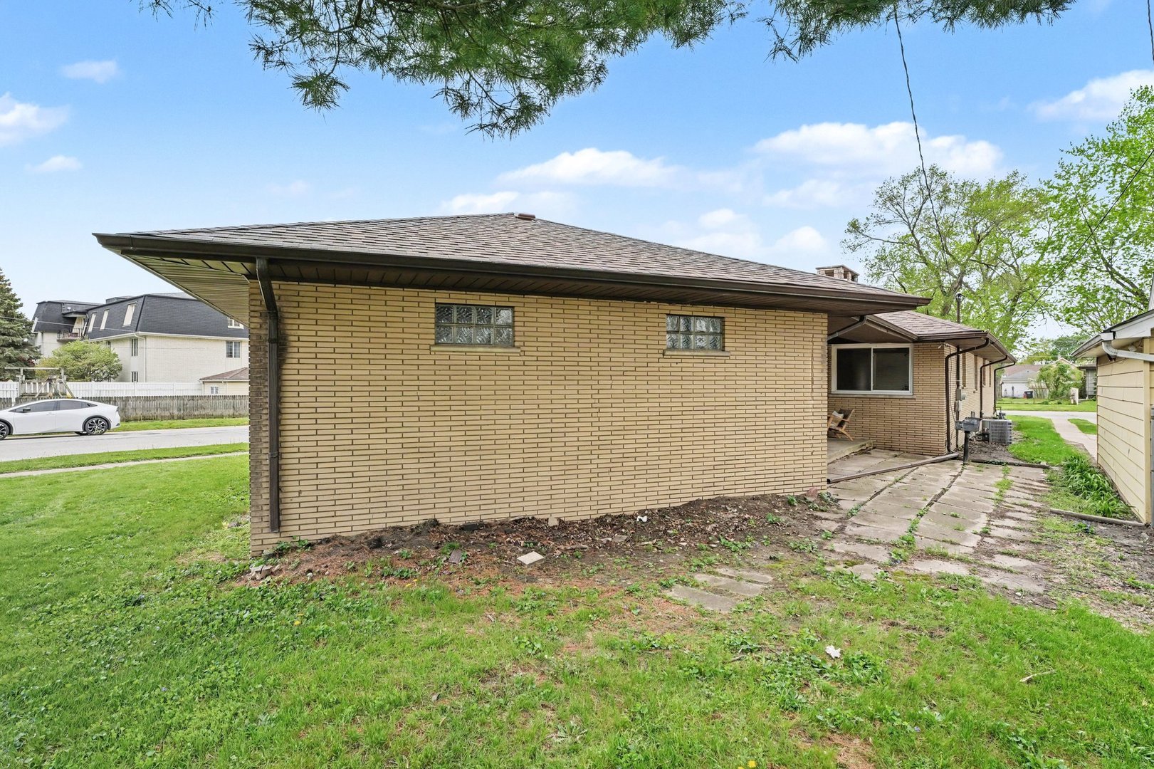 18289 Burnham Avenue, Lansing, IL 60438