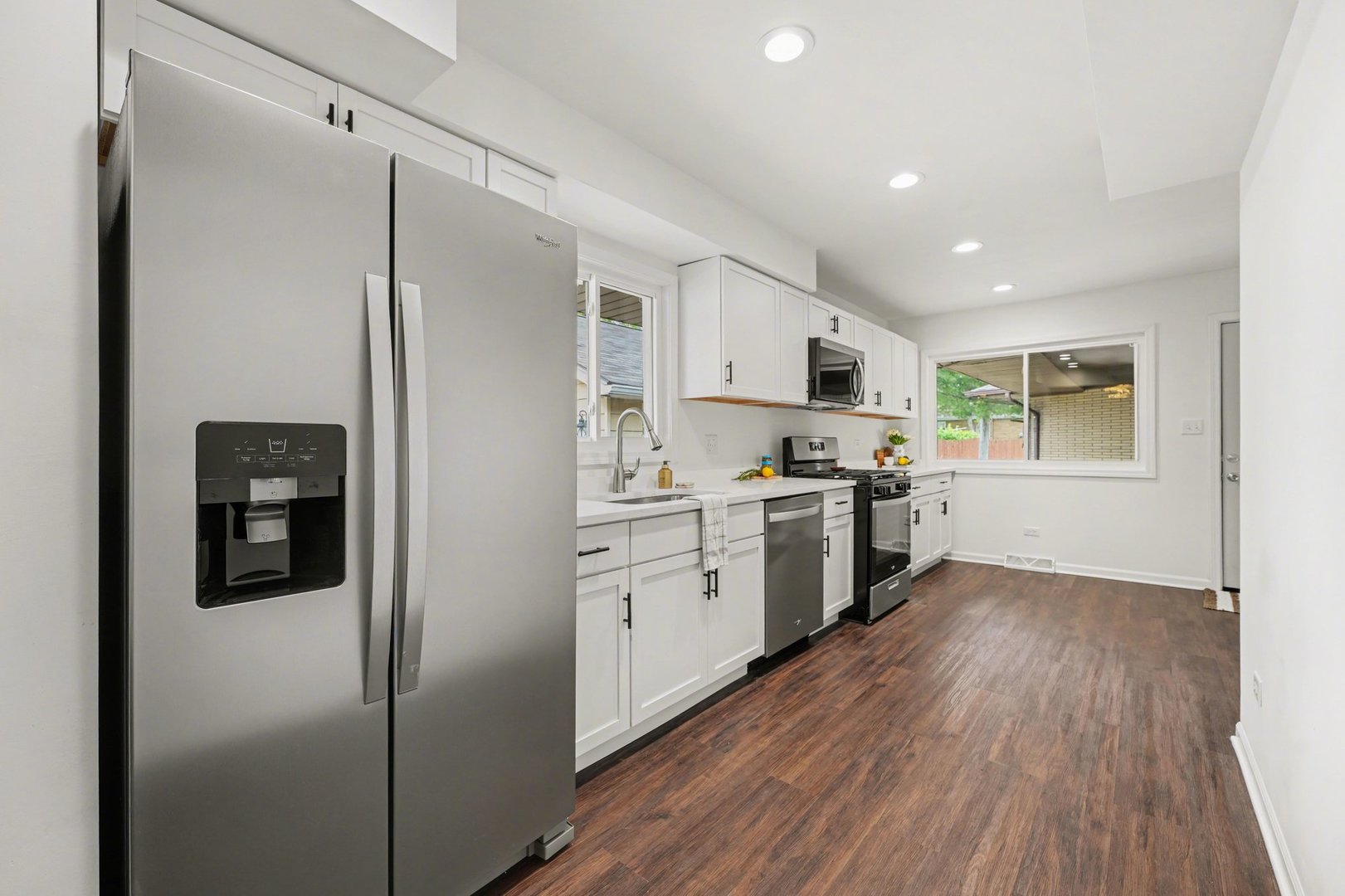 18289 Burnham Avenue, Lansing, IL 60438