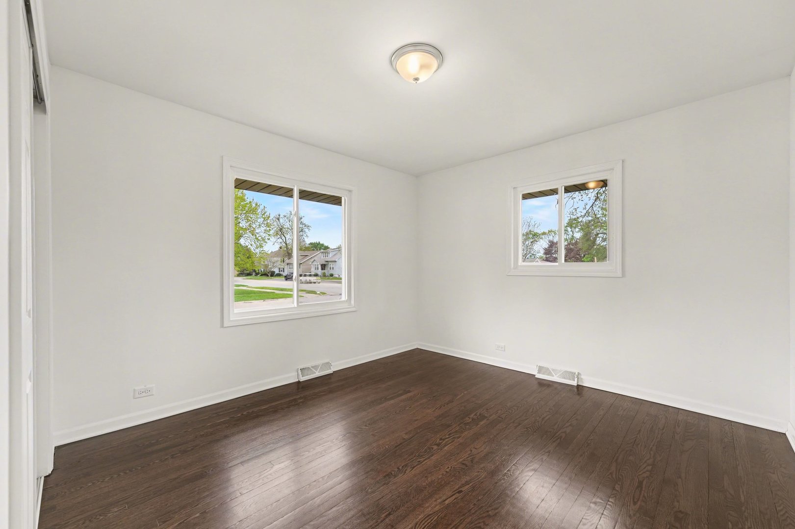 18289 Burnham Avenue, Lansing, IL 60438