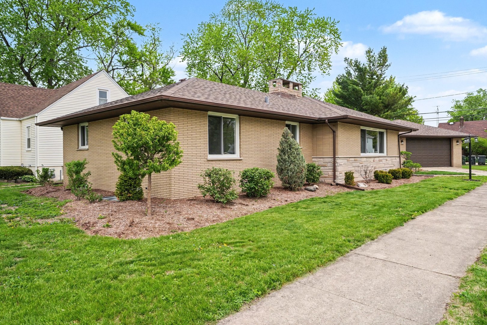 18289 Burnham Avenue, Lansing, IL 60438