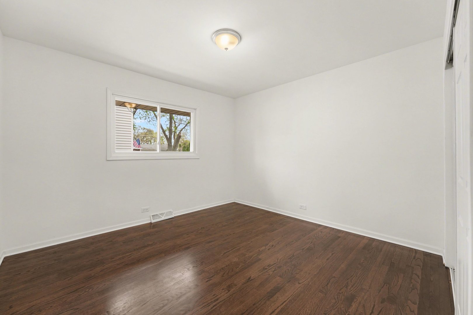 18289 Burnham Avenue, Lansing, IL 60438