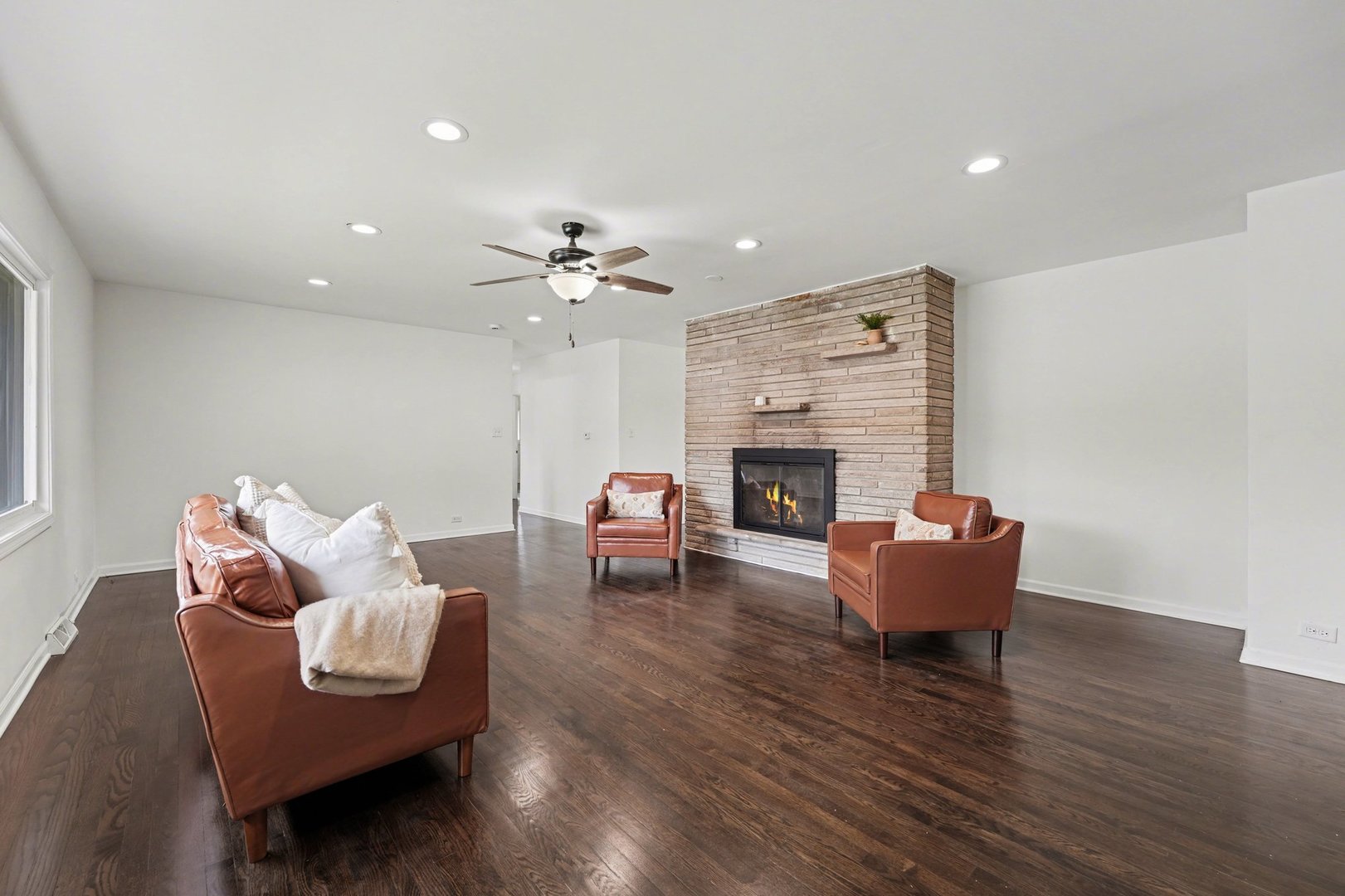 18289 Burnham Avenue, Lansing, IL 60438