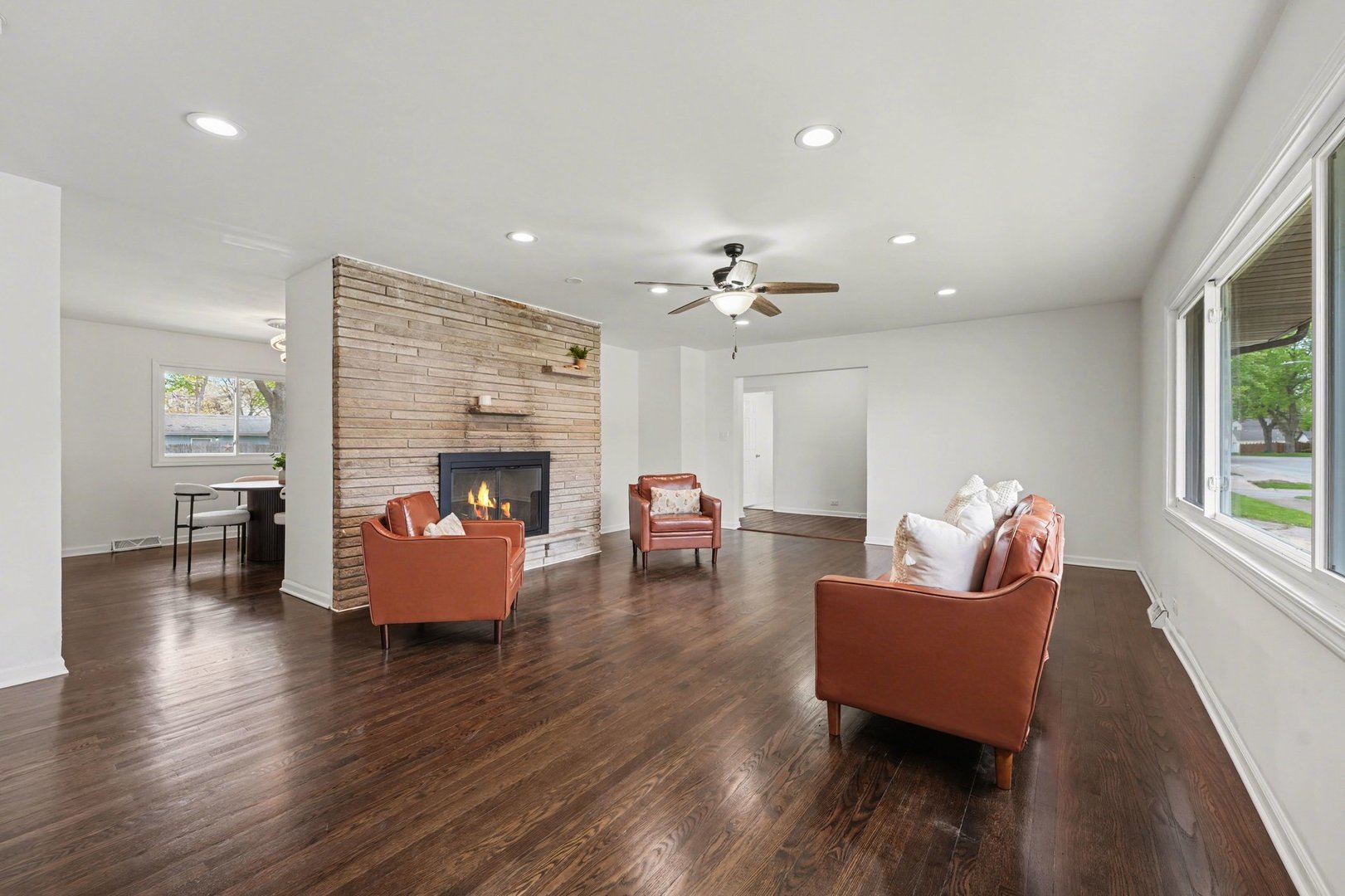 18289 Burnham Avenue, Lansing, IL 60438