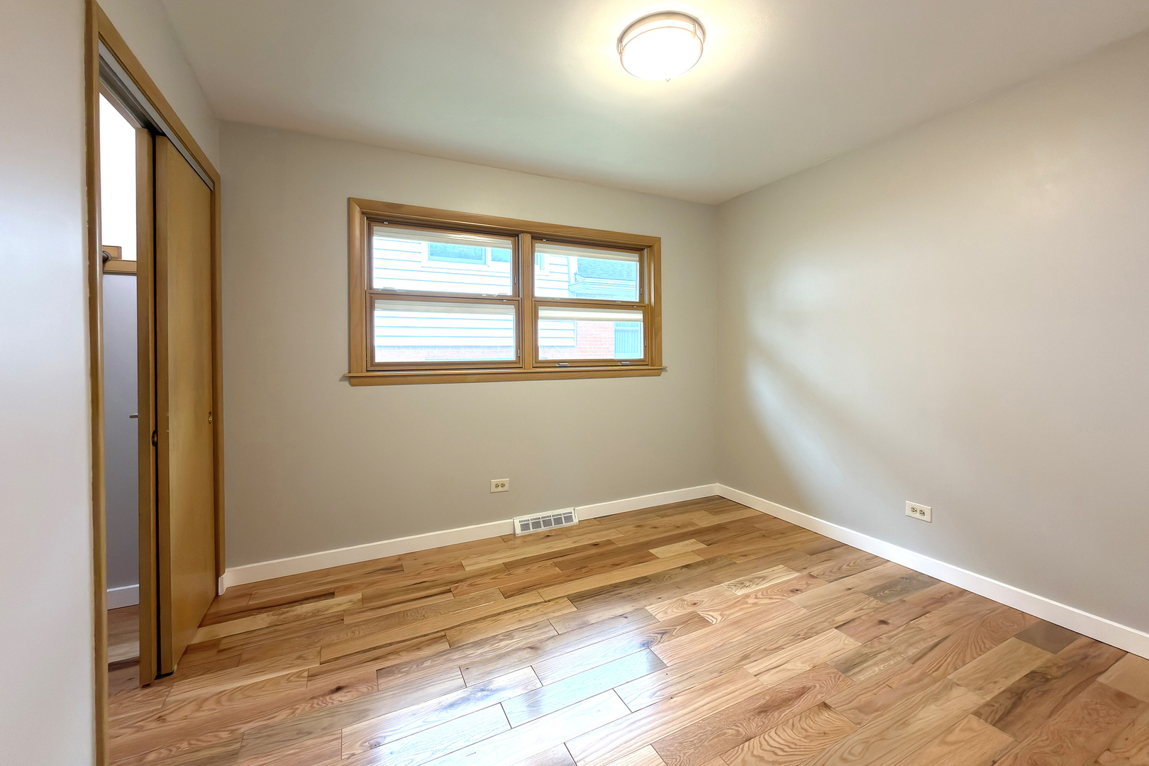 914 S Robert Drive, Mount Prospect, IL 60056