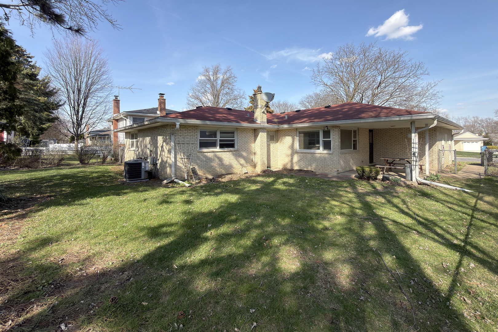914 S Robert Drive, Mount Prospect, IL 60056
