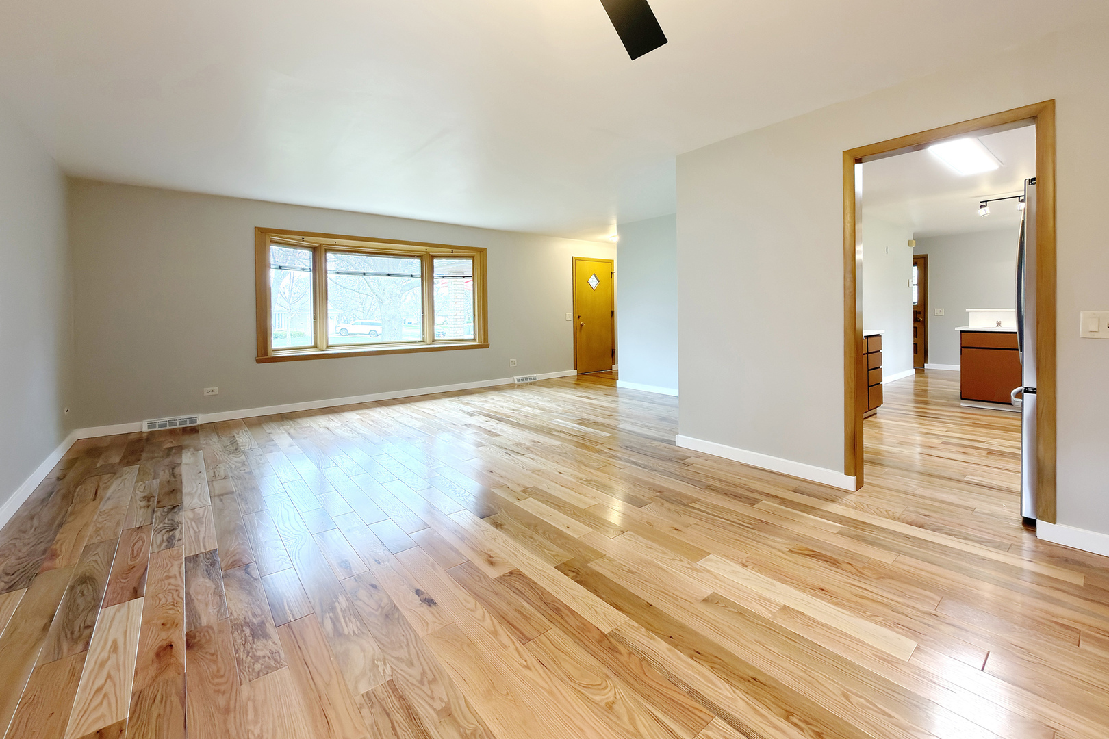 914 S Robert Drive, Mount Prospect, IL 60056