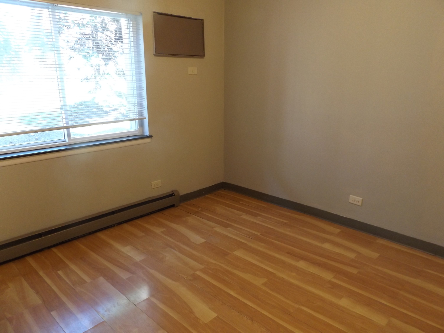 710 W Huntington Commons Road #1A, Mount Prospect, IL 60056