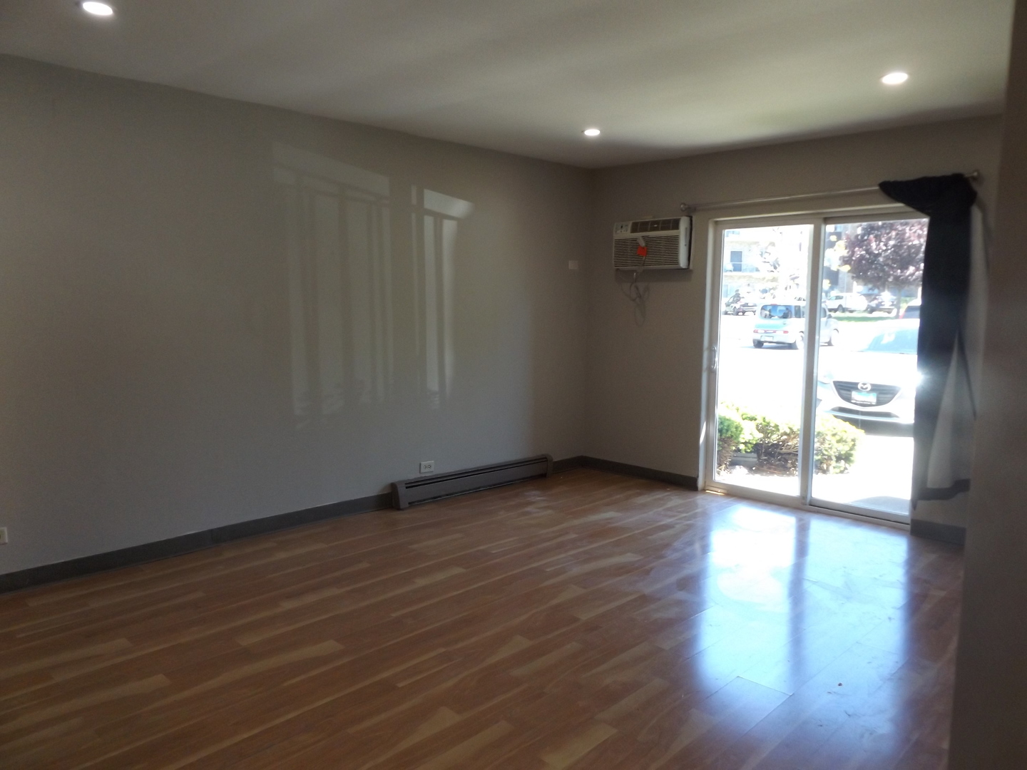 710 W Huntington Commons Road #1A, Mount Prospect, IL 60056