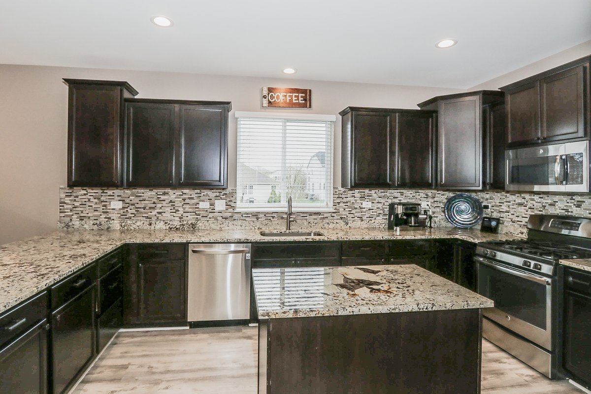 1110 Waterfront Lane, Pingree Grove, IL 60140